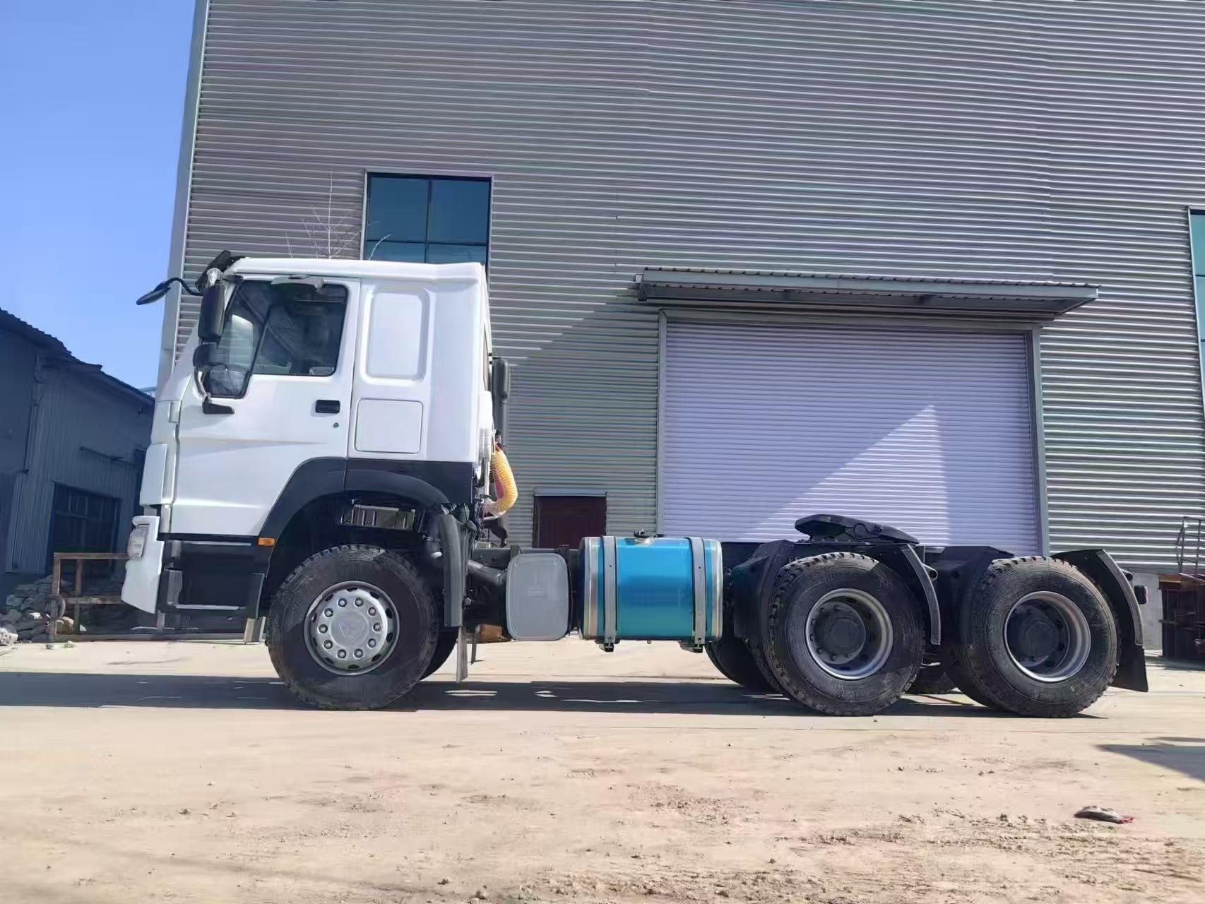 SINOTRUK Howo 371 horsepower 6×4 classic tractor head, with export license