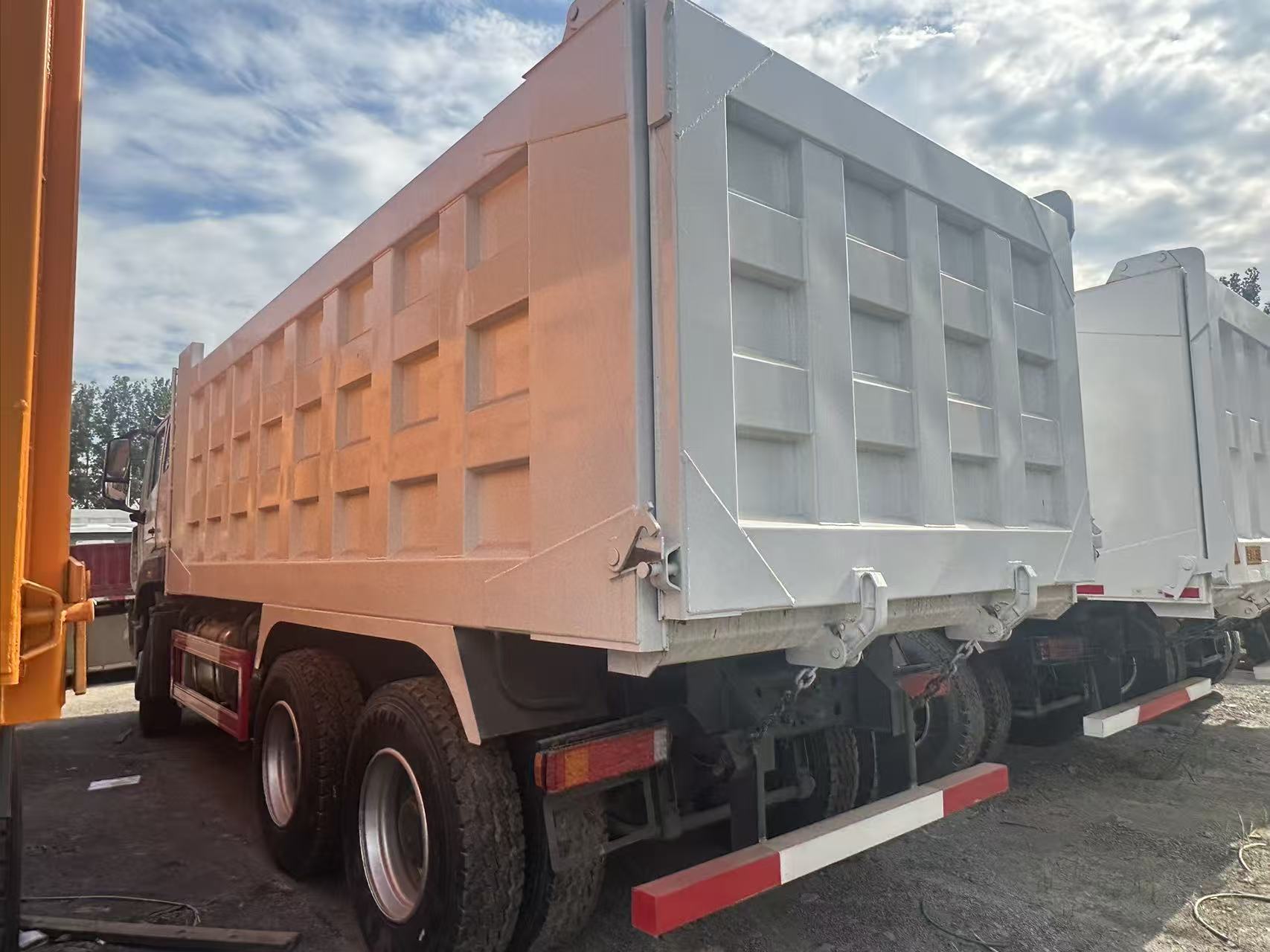 SINOTRUK HOWO NX 6×4 Heavy Duty Mining Construction Dump Tipper Truck