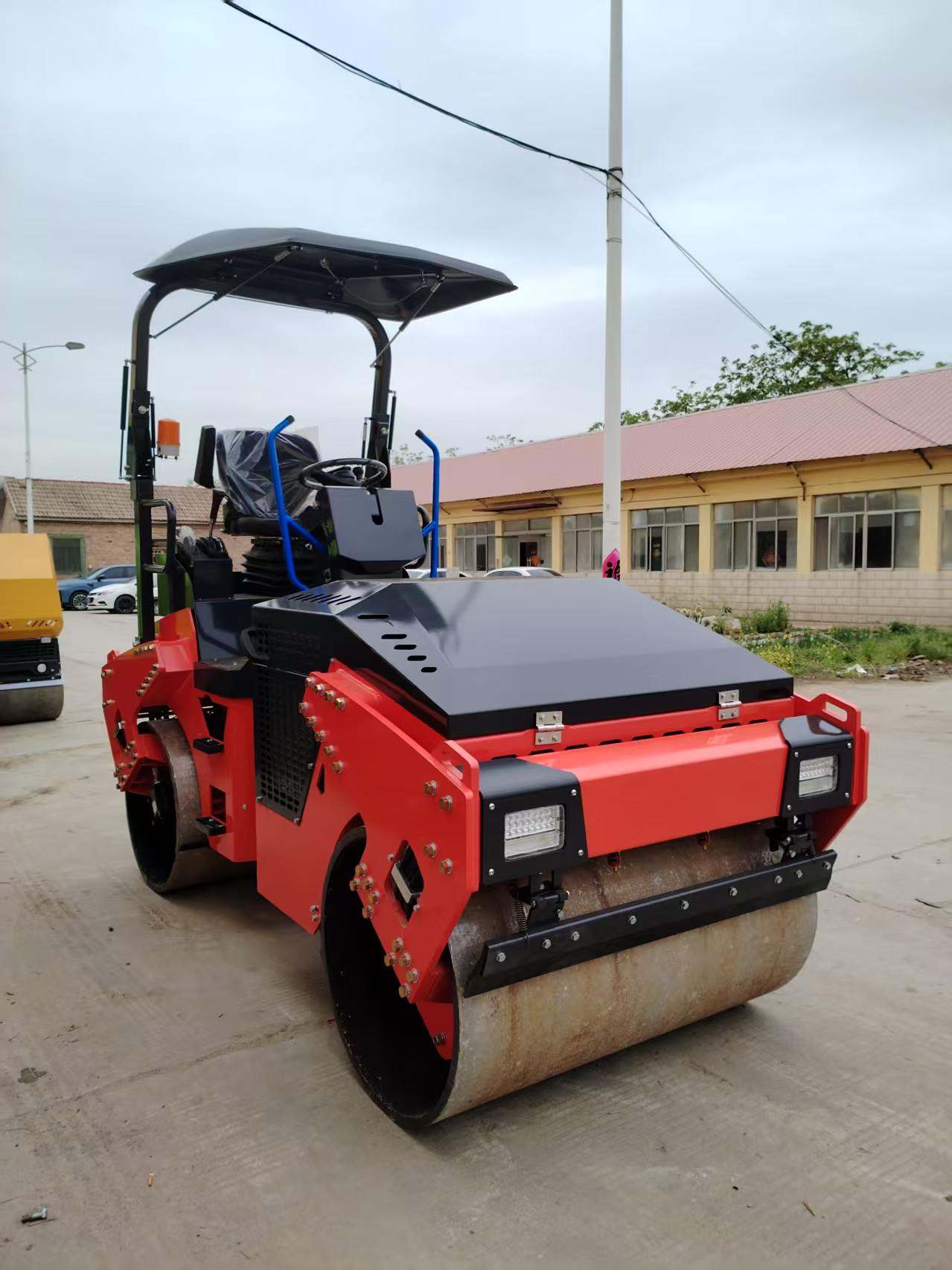 3.5 Ton Full Hydraulic Double Drum Road Roller, Ride-on Asphalt Compactor For Municipal Road & Trench Vibration Compaction