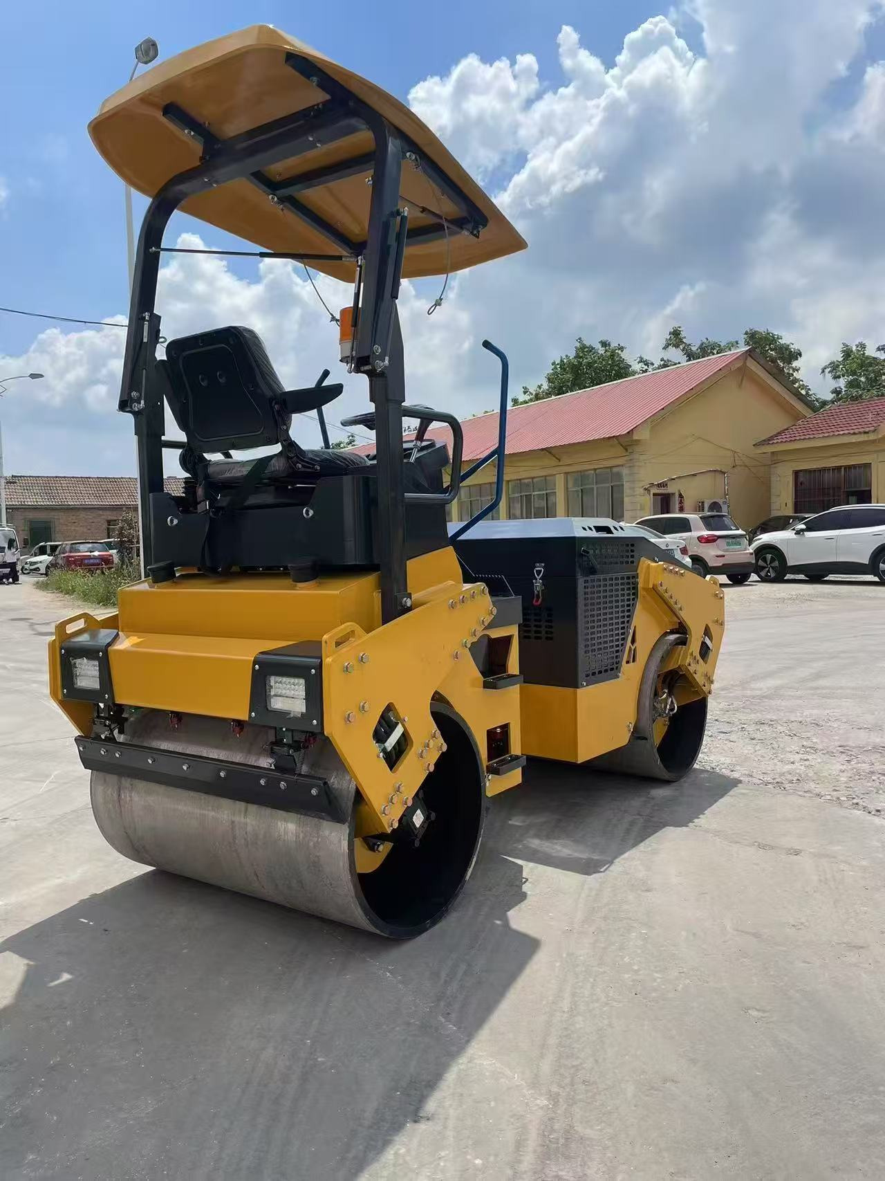 3.5 Ton Full Hydraulic Double Drum Road Roller, Ride-on Asphalt Compactor For Municipal Road & Trench Vibration Compaction