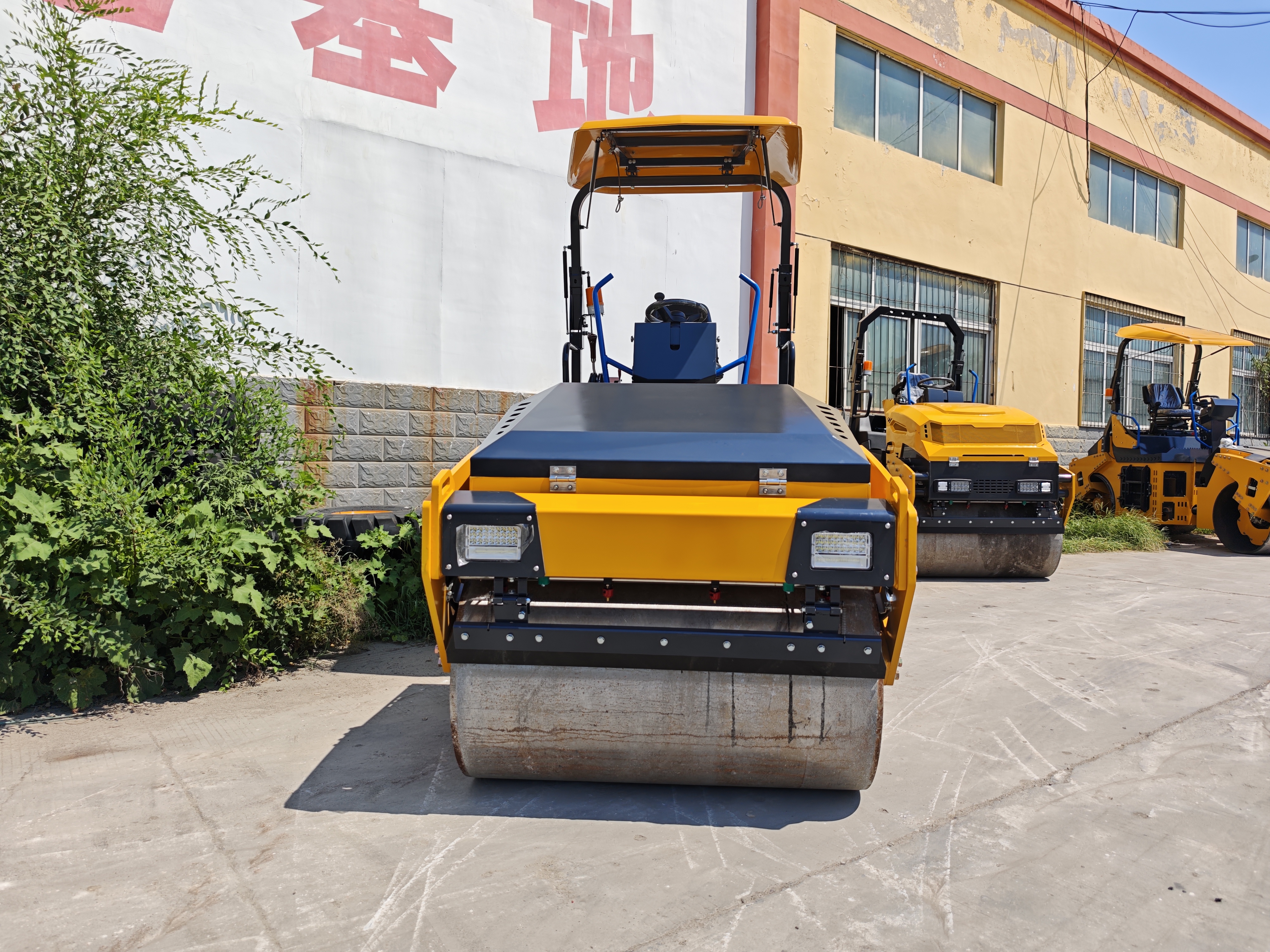 3.5 Ton Full Hydraulic Double Drum Road Roller, Ride-on Asphalt Compactor For Municipal Road & Trench Vibration Compaction