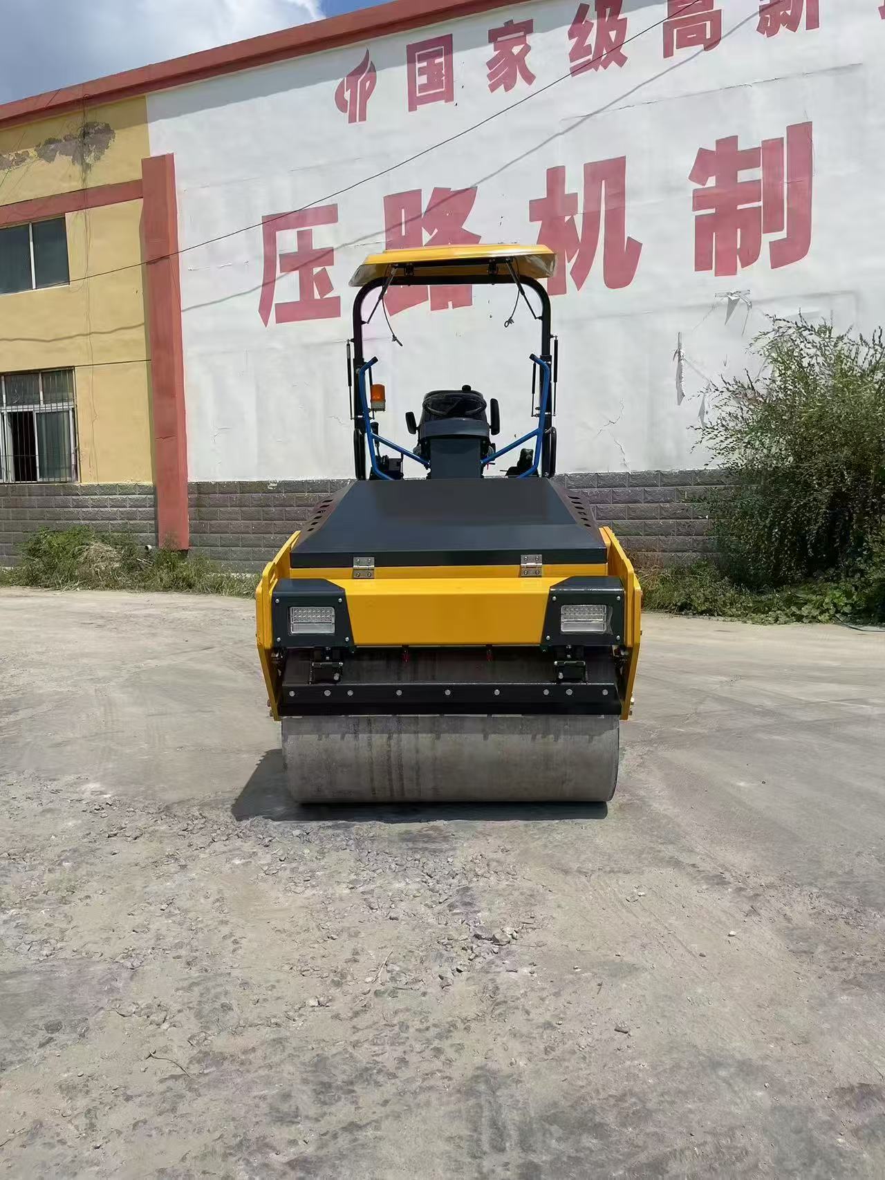 3.5 Ton Full Hydraulic Double Drum Road Roller, Ride-on Asphalt Compactor For Municipal Road & Trench Vibration Compaction