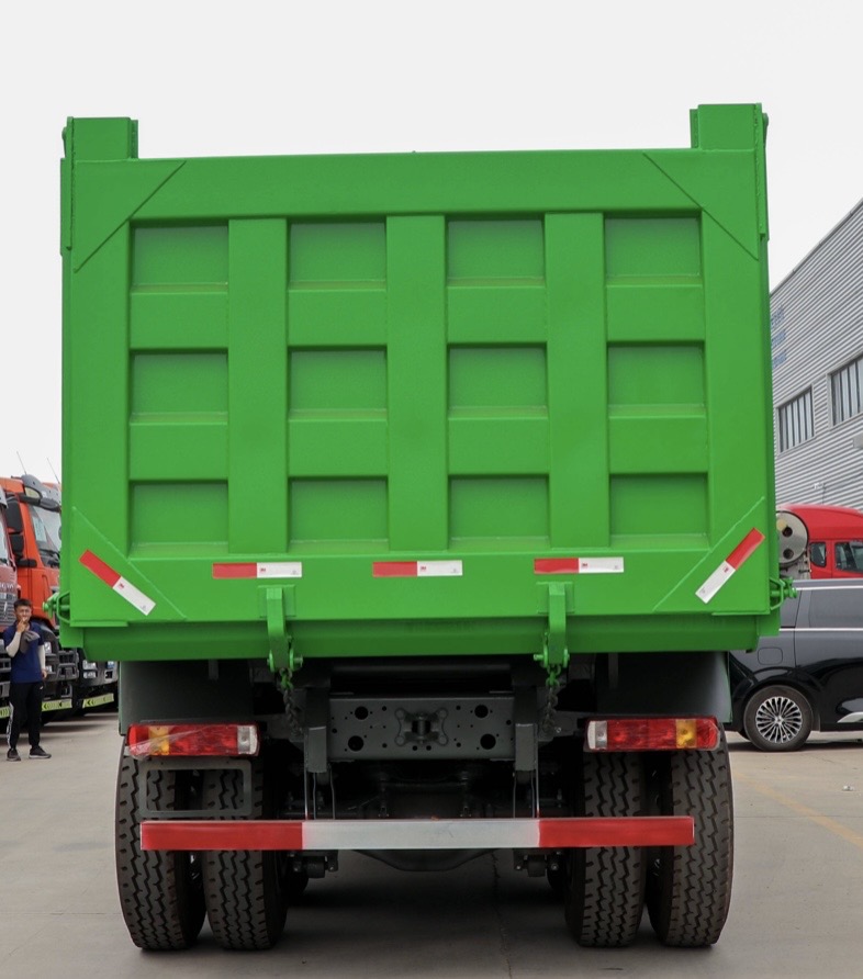 SINOTRUK SITRAK 8×4 Heavy-Duty Dump Truck