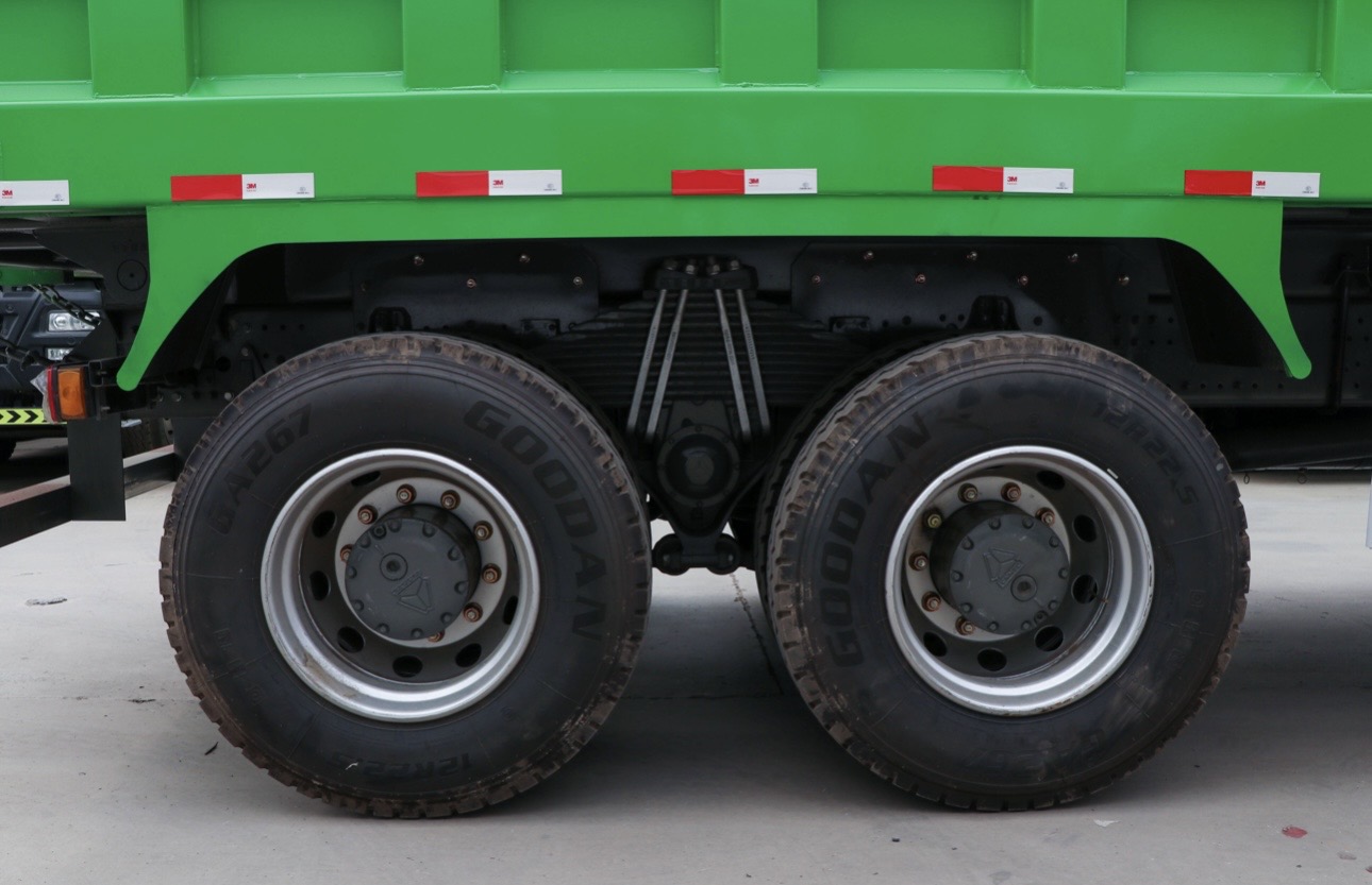 SINOTRUK SITRAK 8×4 Heavy-Duty Dump Truck