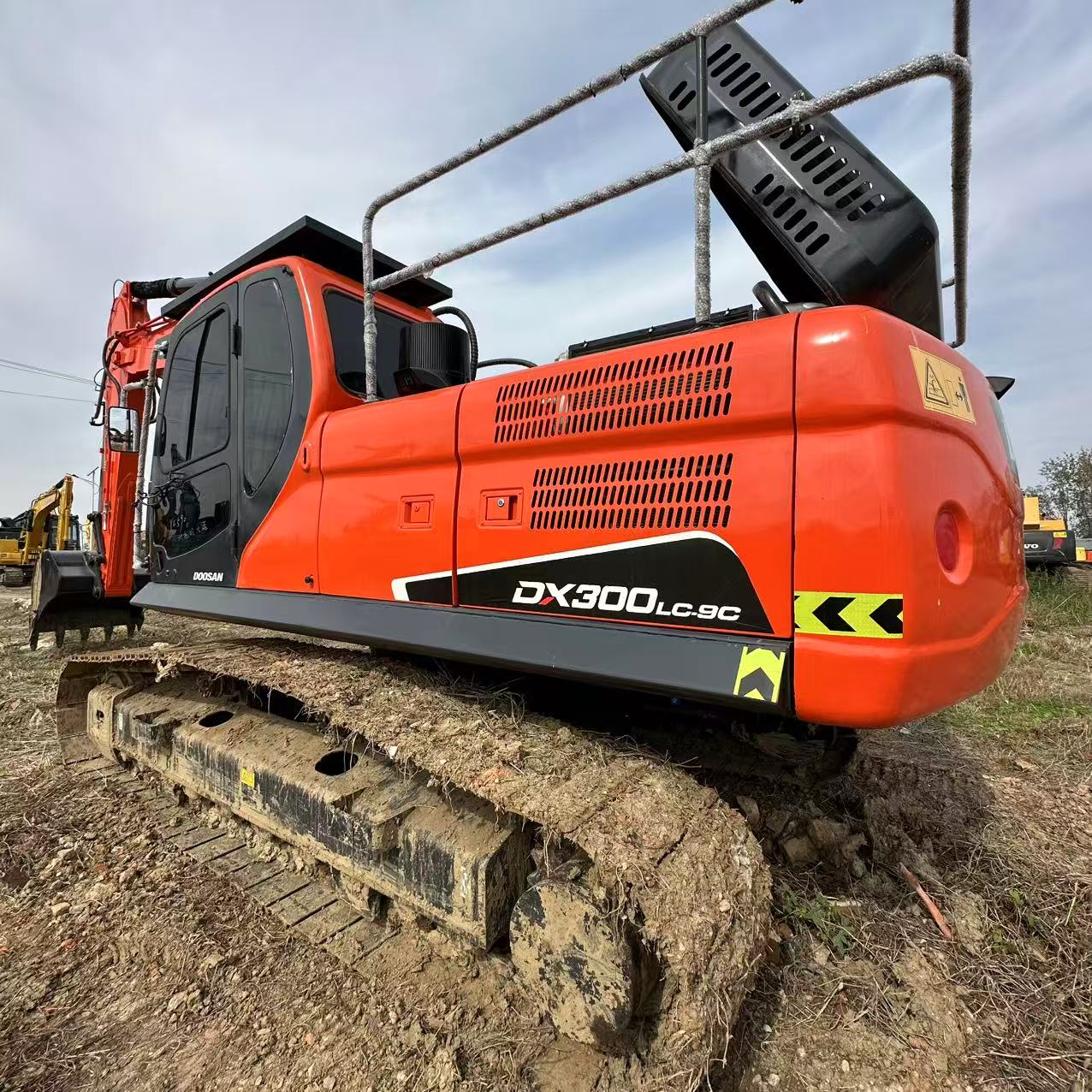DOOSAN DX300LC-9C Crawler Excavator (Remanufactured High-Quality Unit)