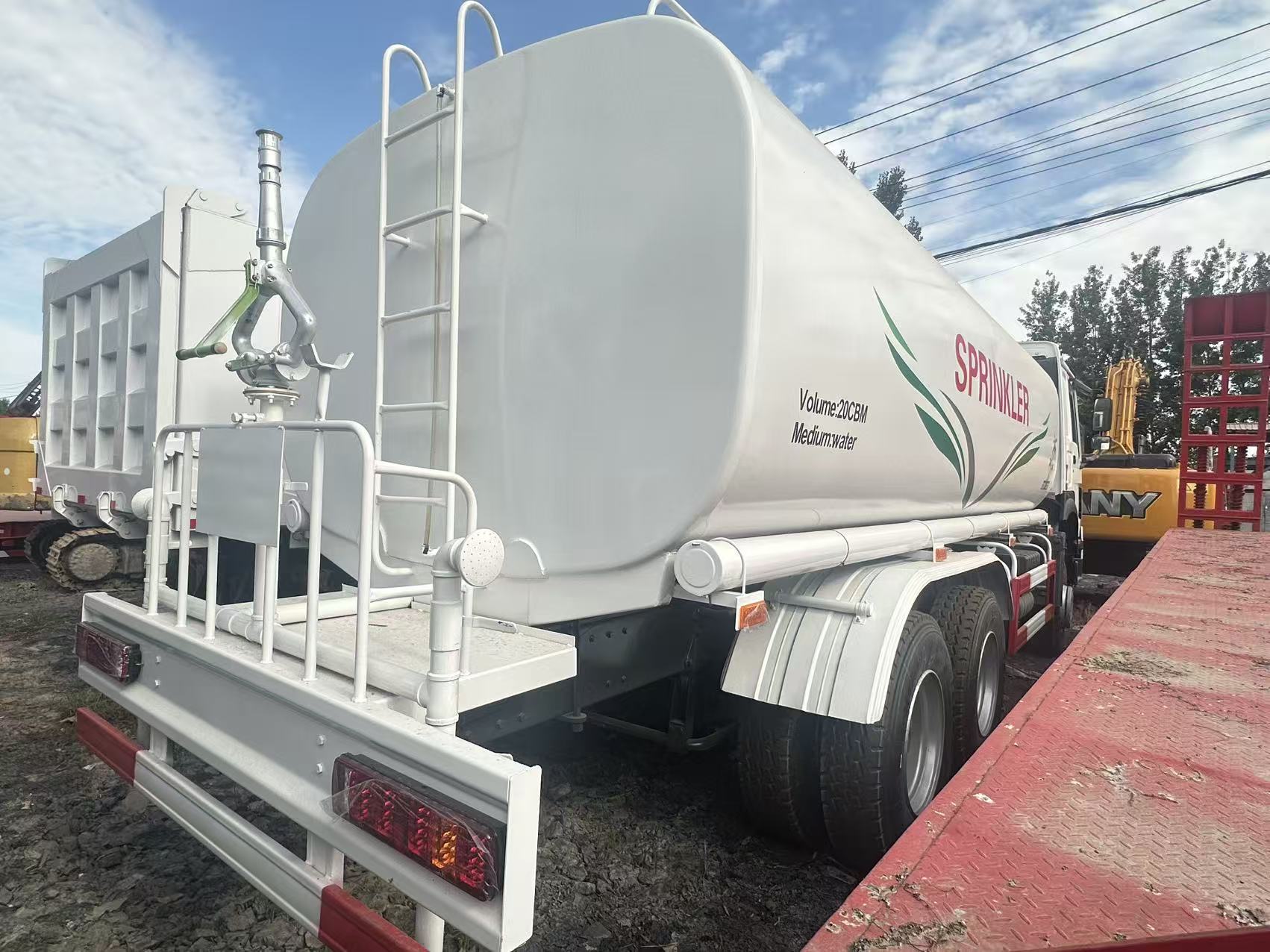 Camión cisterna regadora de agua HOWO 20000L