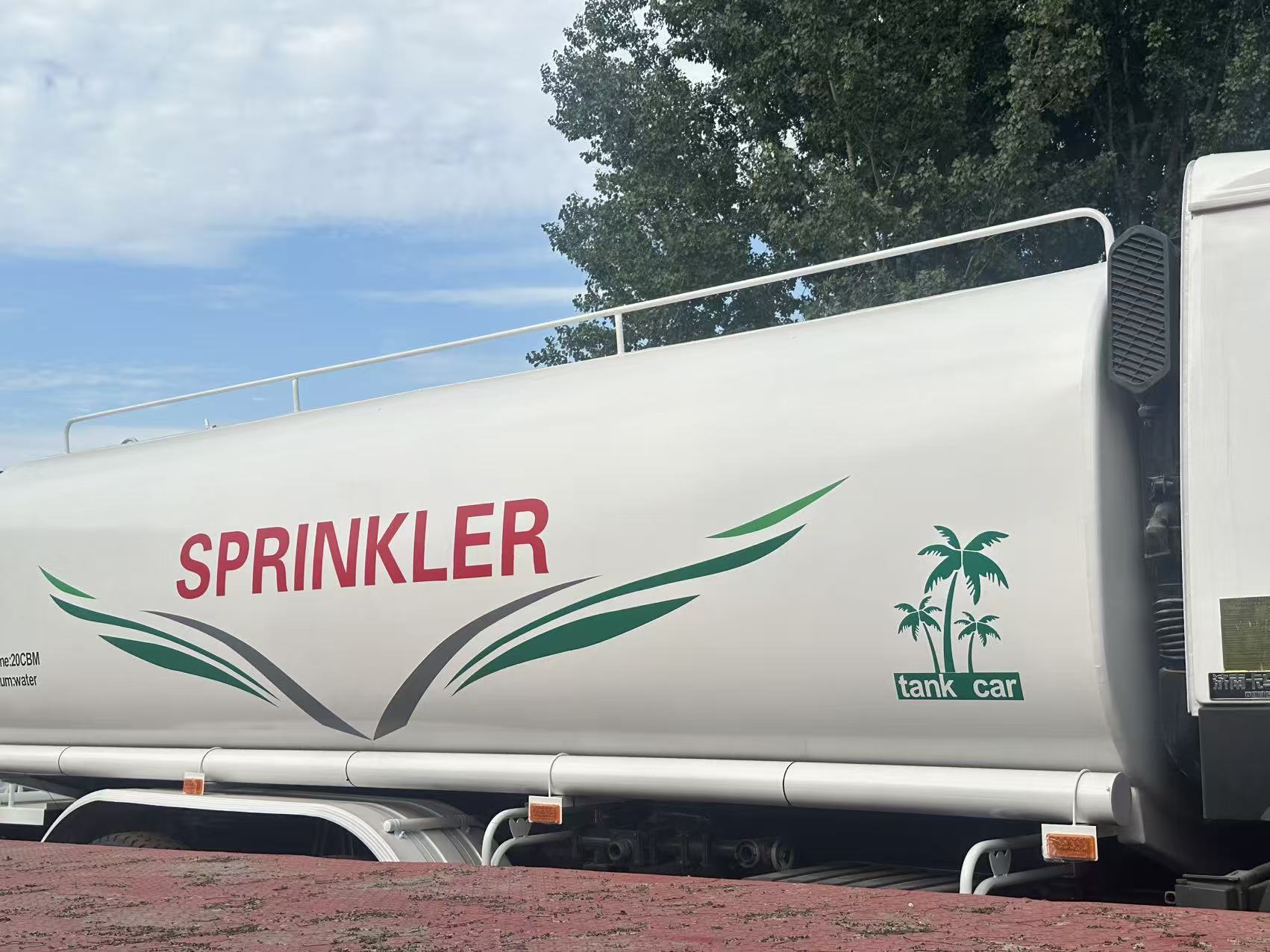 Camión cisterna regadora de agua HOWO 20000L