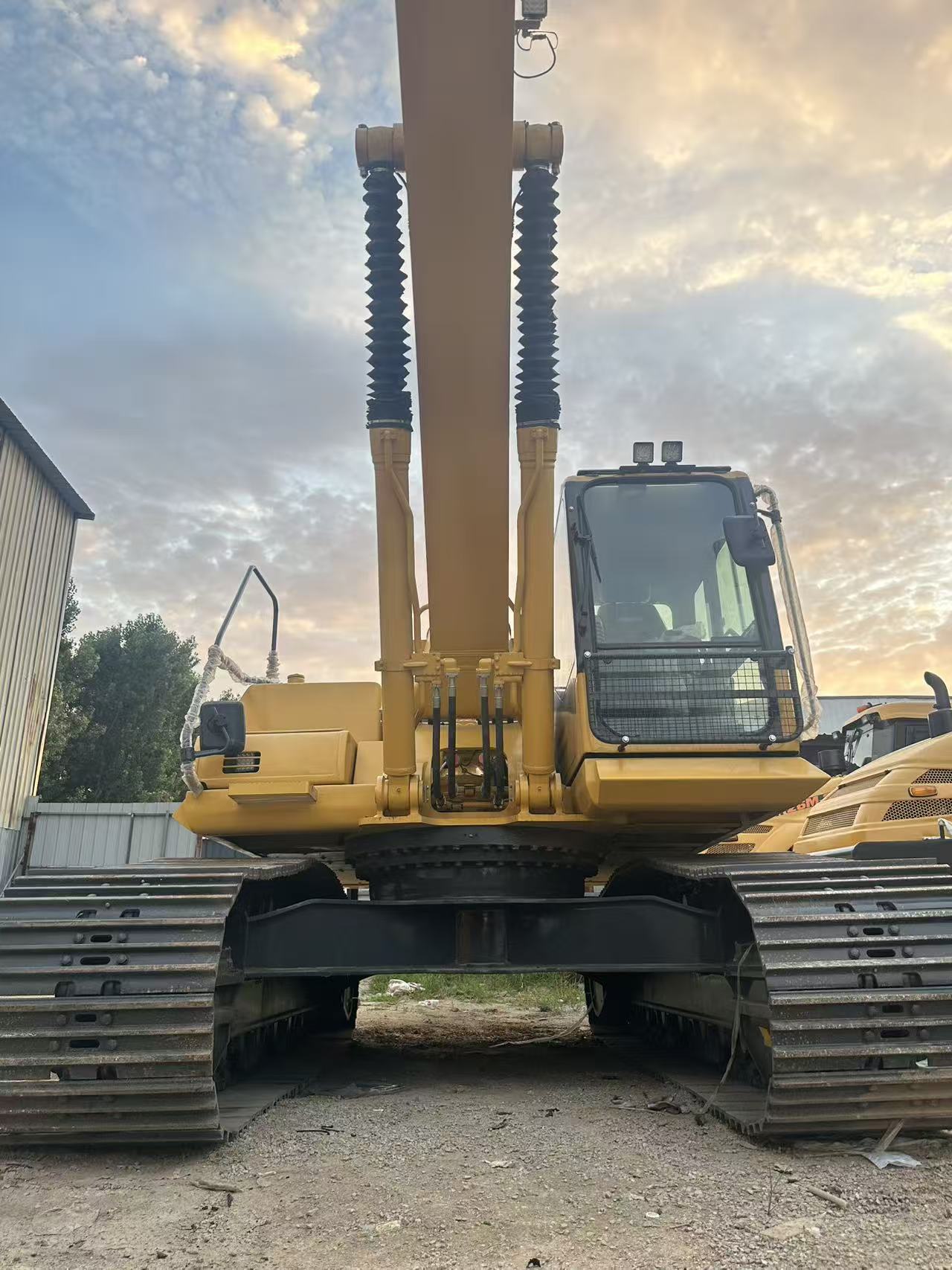 KOMATSU PC300 履带式挖掘机