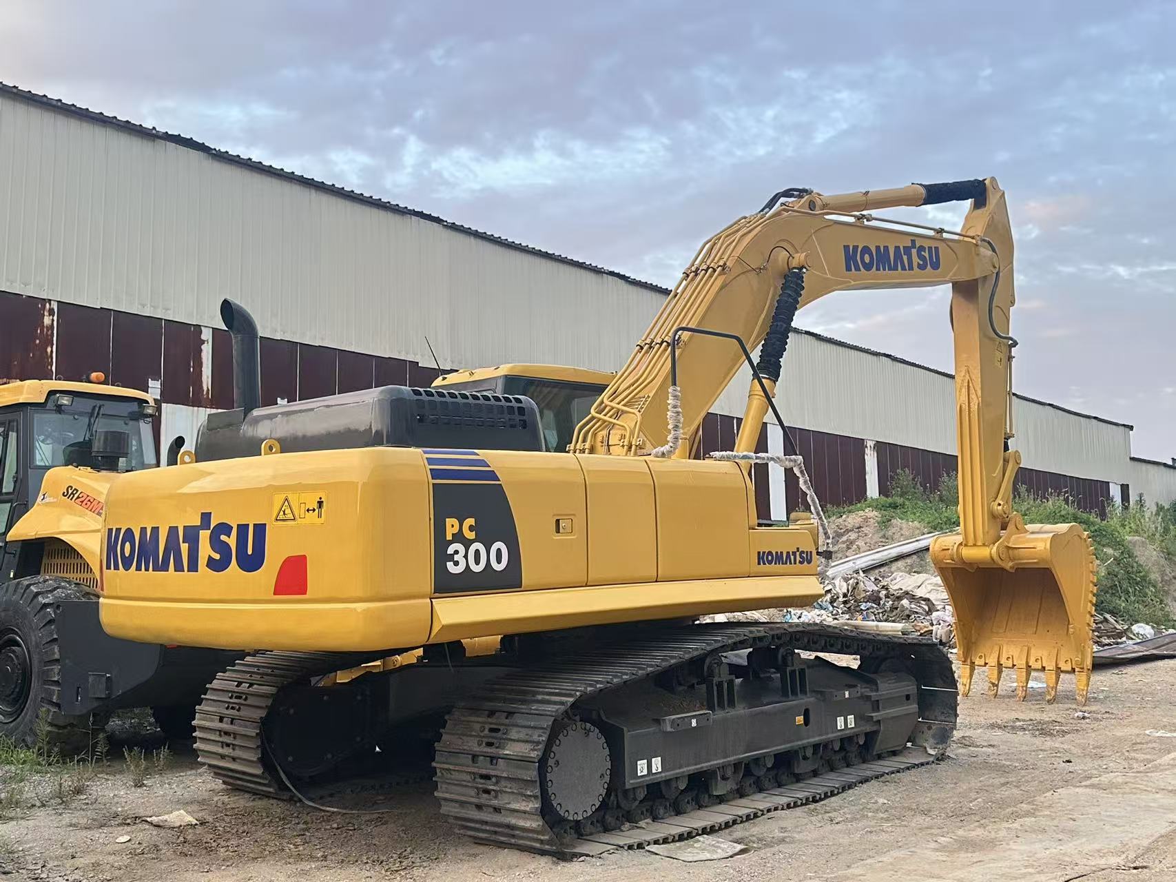 KOMATSU PC300 履带式挖掘机