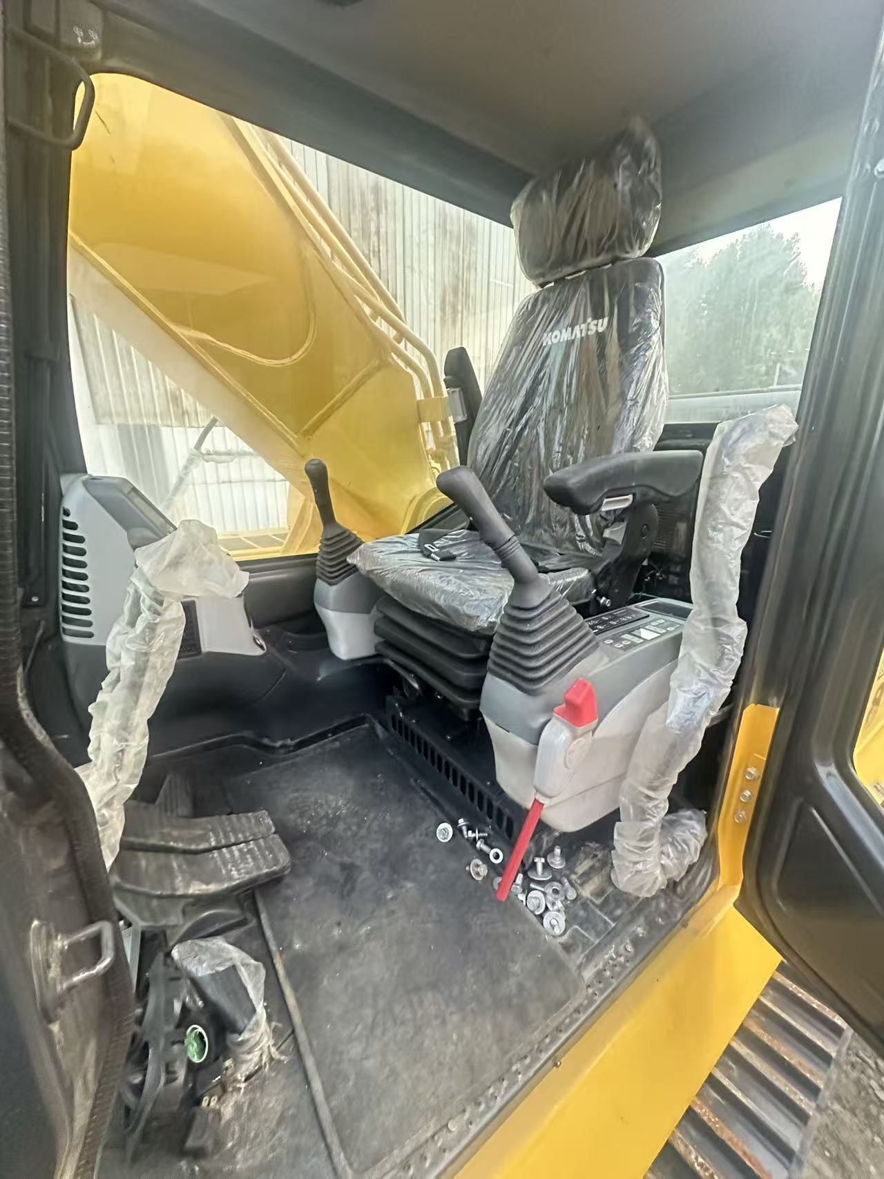 KOMATSU PC300 履带式挖掘机