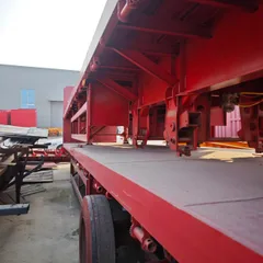 Heavy-Duty 40ft Tri-Axle Steel Flatbed Semi-Trailer with 80T Capacity for Multi-Purpose Cargo and Container Transport