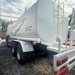 Camión cisterna regadora de agua HOWO 20000L