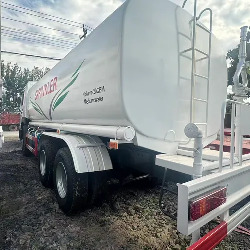 Camión cisterna regadora de agua HOWO 20000L