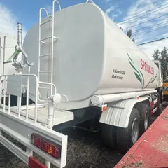 Camión cisterna regadora de agua HOWO 20000L