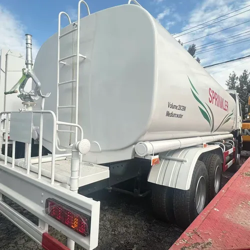 Camión cisterna regadora de agua HOWO 20000L