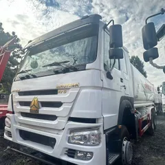 Camión cisterna regadora de agua HOWO 20000L