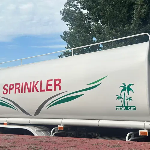Camión cisterna regadora de agua HOWO 20000L