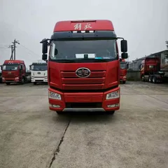 Modelo 2024 FAW J6P 4×2 Tractor de gas de un solo eje, Tanque doble de 1350L LNG, Cabina con suspensión neumática de 4 puntos para logística de contenedores