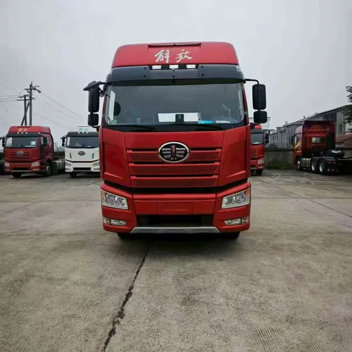 Modelo 2024 FAW J6P 4×2 Tractor de gas de un solo eje, Tanque doble de 1350L LNG, Cabina con suspensión neumática de 4 puntos para logística de contenedores