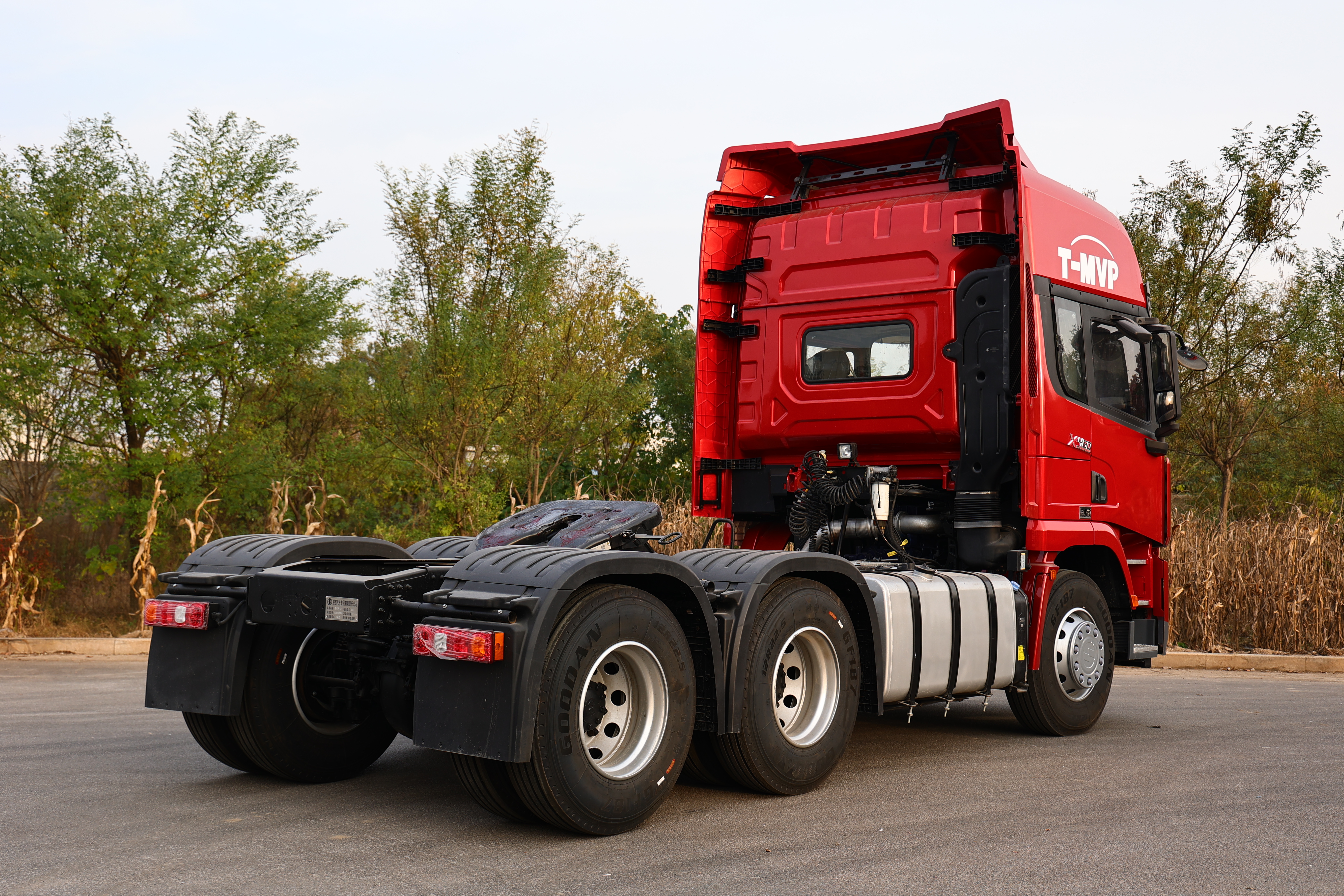 SHACMAN Delong X3000 6×4 Tractor