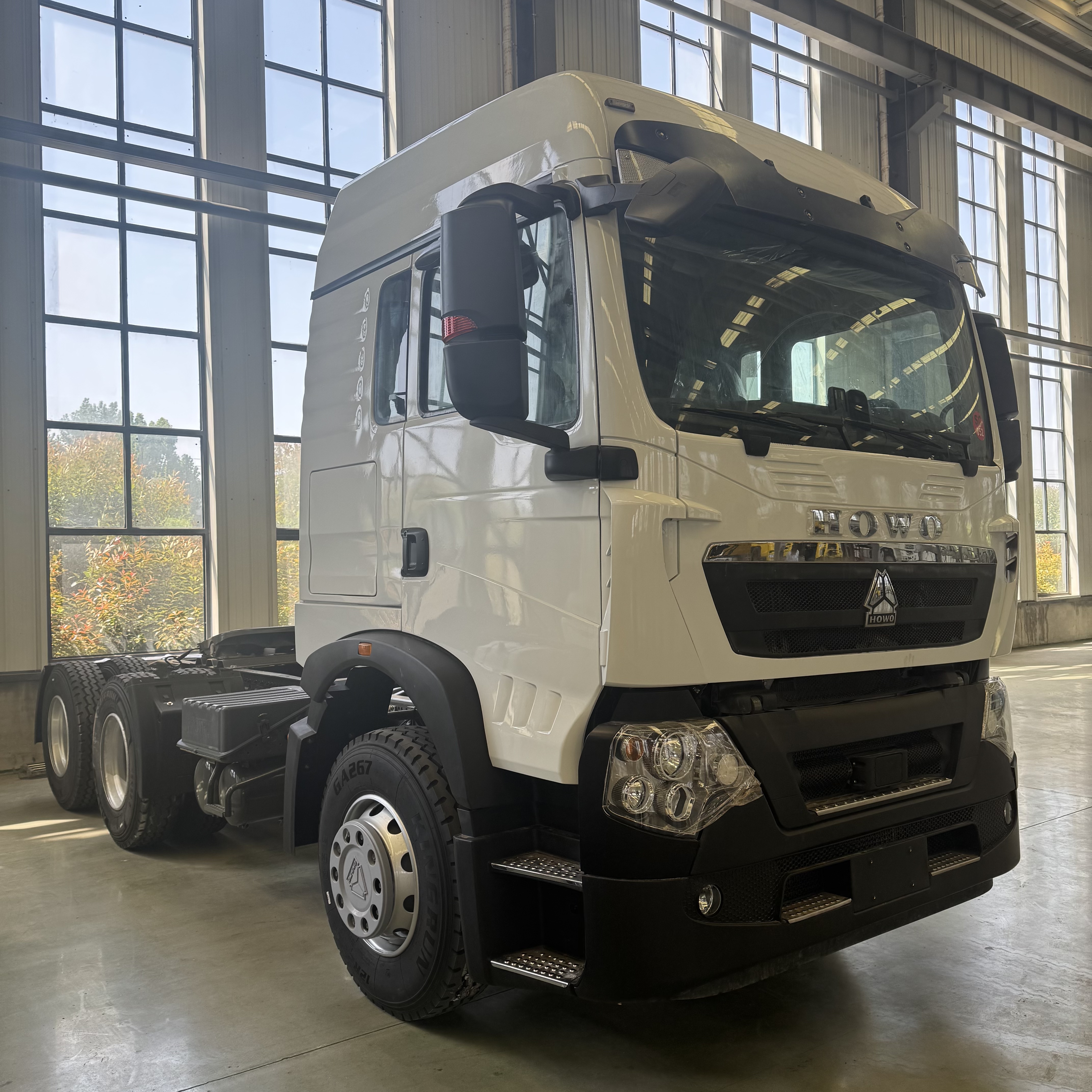 شاحنة قاطرة سينوتراك هاوو TX 6×4