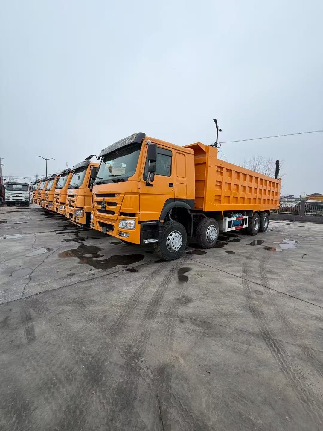 Used SINOTRUK HOWO 8X4 Dump Truck 371HP Big Pump Engine Euro II Standard Reinforced Chassis & Box For Mine Waste Transport Africa Middle East