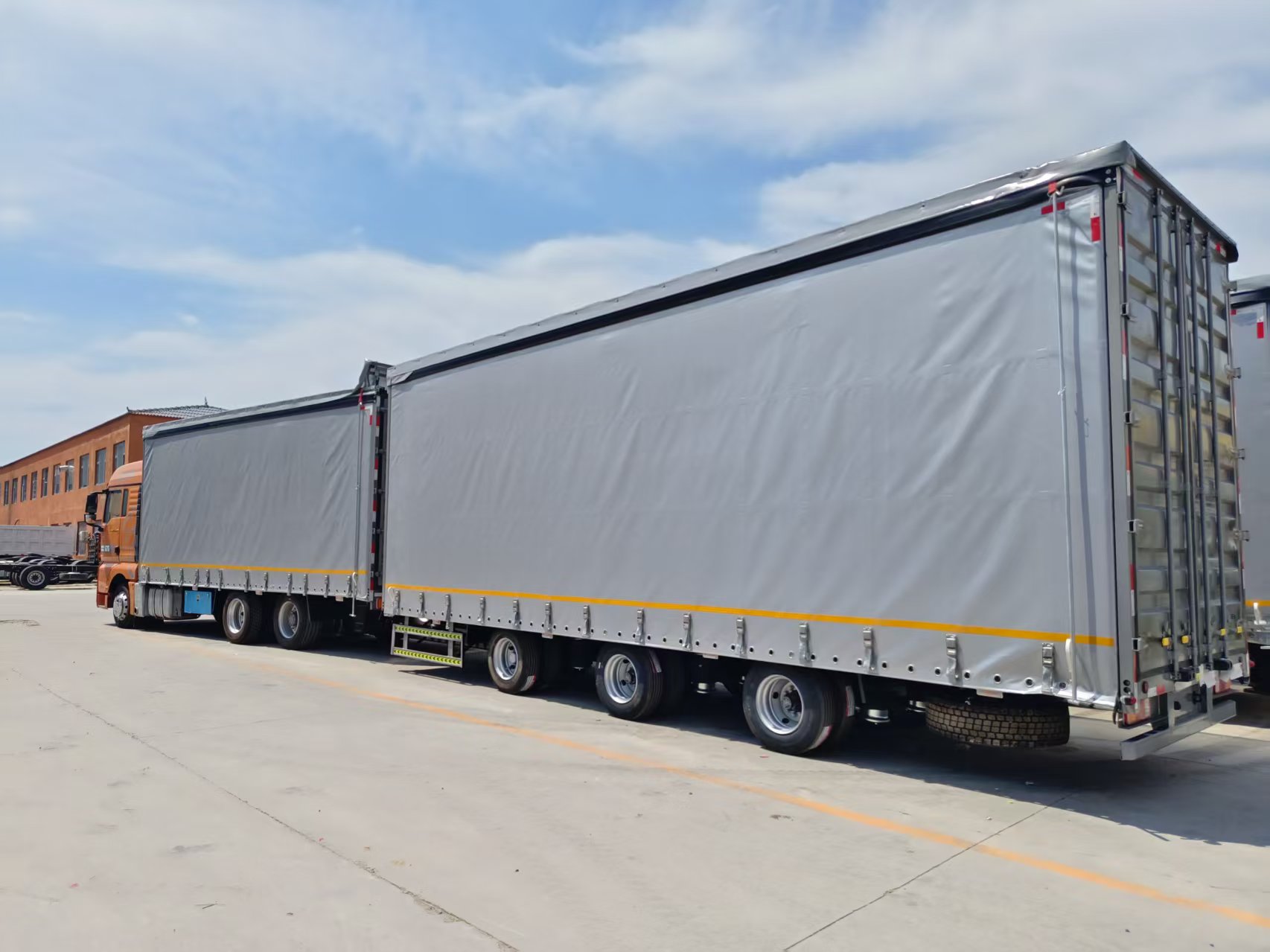 New EU Standard Central Axle Curtain Side Truck For European E-commerce Pallet LTL Freight Transport