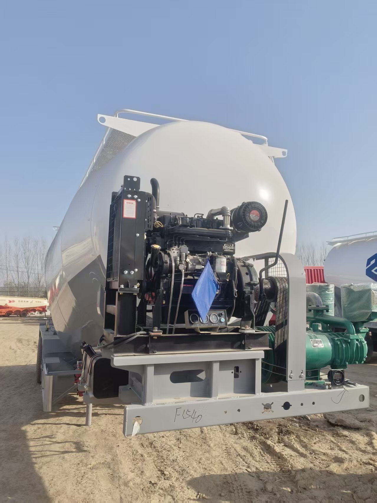 Custom Export 35CBM Bulk Cement Powder Tank Semi-Trailer With Independent Diesel Engine Air Compressor For Fly Ash Lime Transport