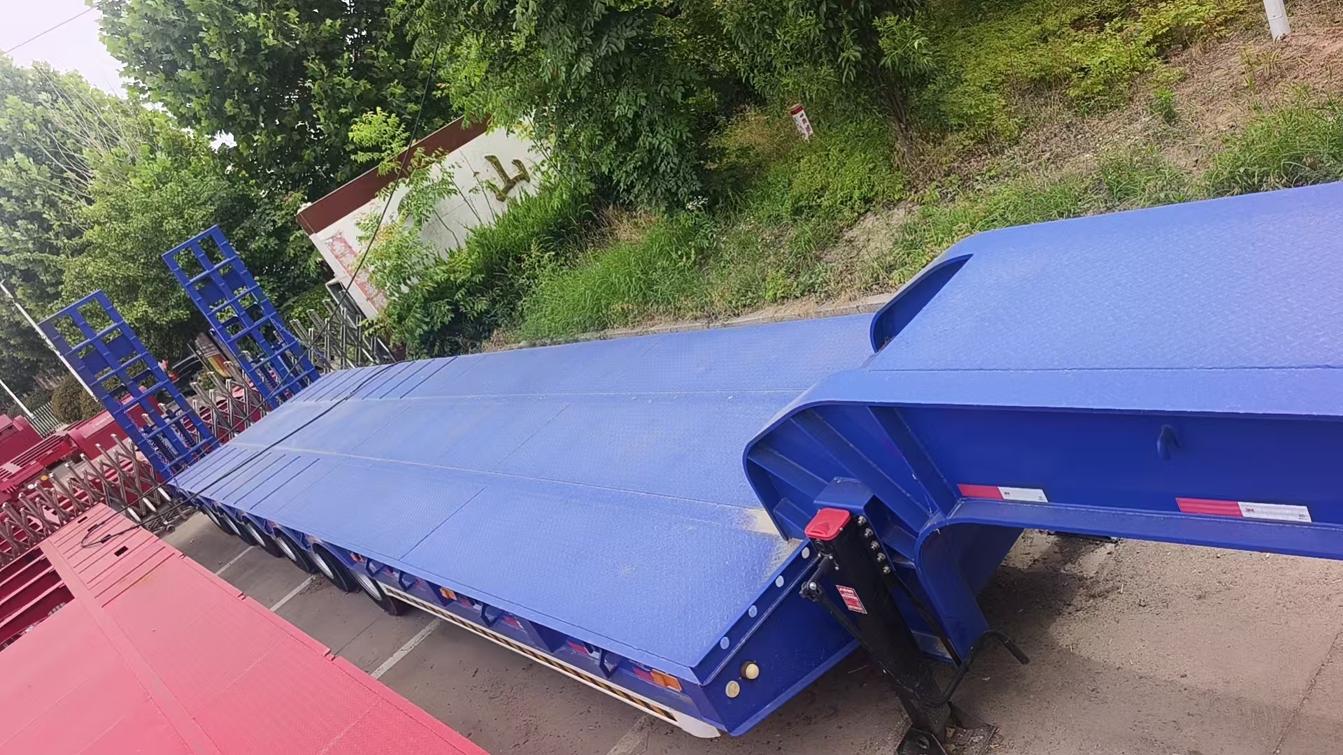6-Axle 16m×3m Standard Low Bed Semi-Trailer Complete Legal Documents With Spring Loading Ramp For Excavator Mining Machinery Transport