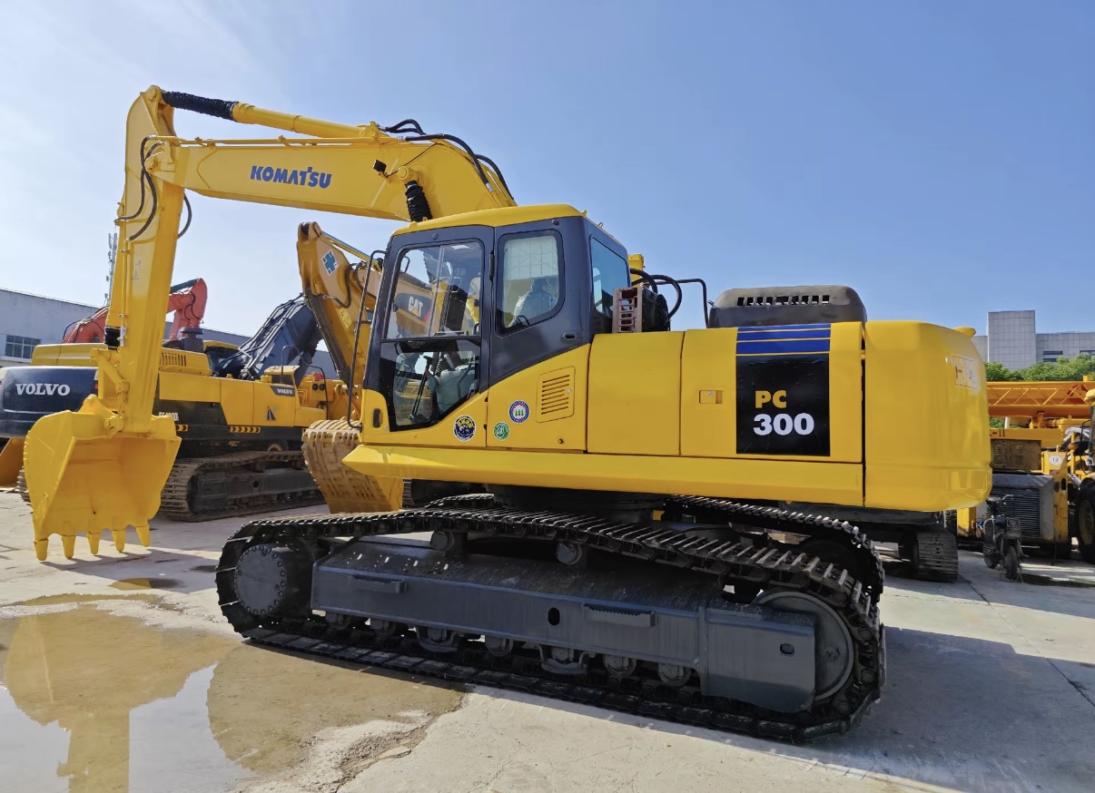 KOMATSU PC200 Remanufactured Crawler Excavator