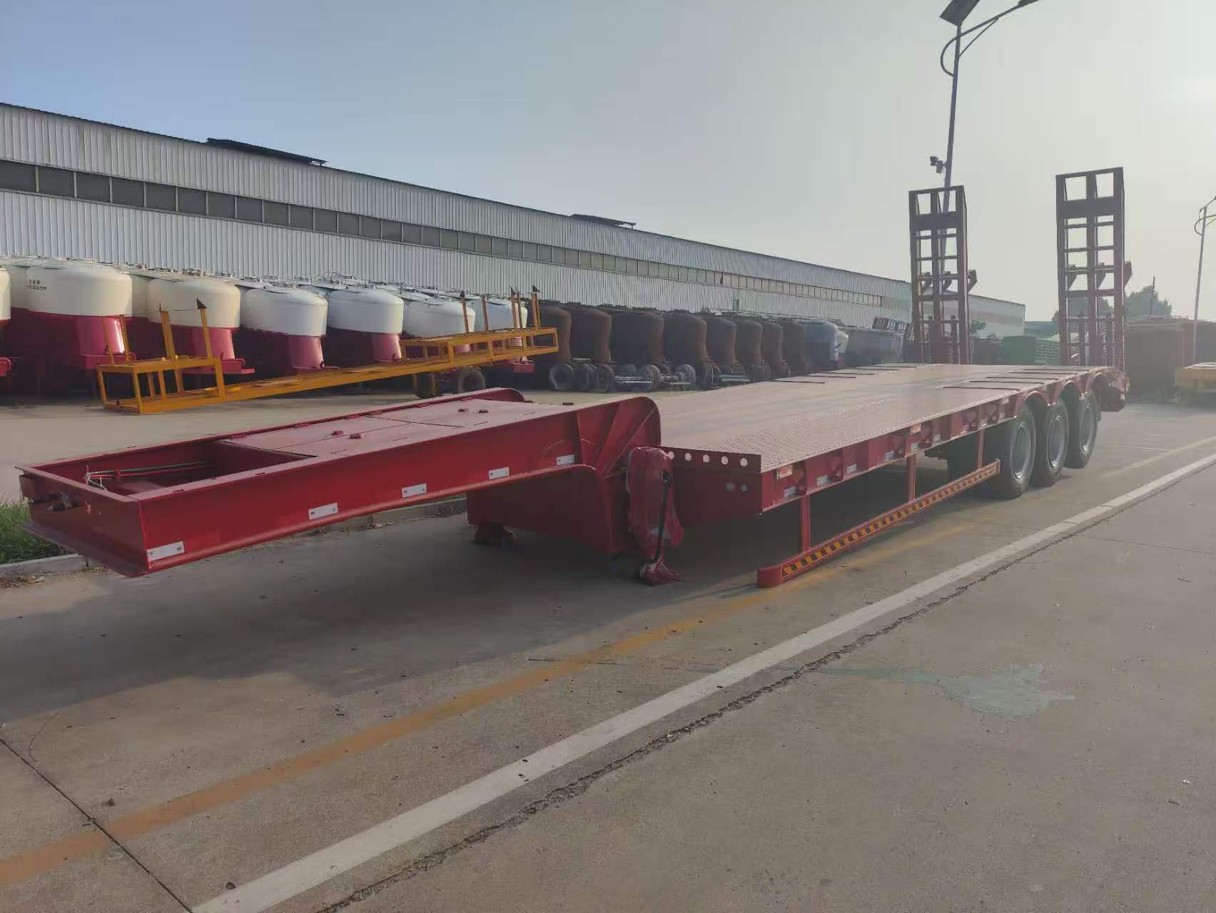 Factory 3-Axle Low Bed Semi-Trailer, 13×3m Wide Platform Thick Manganese Steel Beam Mechanical Suspension 12R22.5 Tire