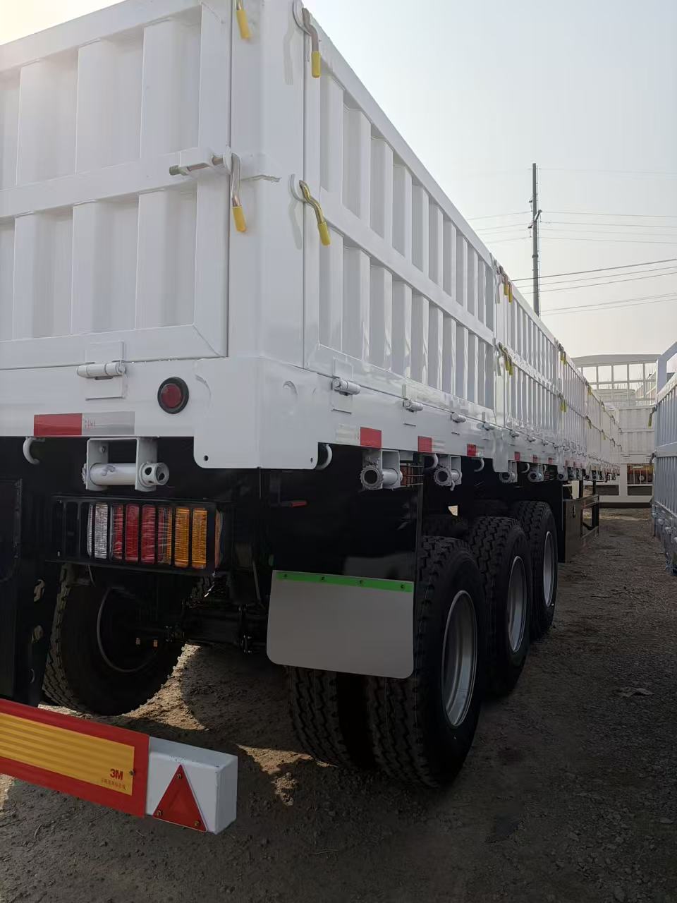 3-Axle Side Wall Semi-Trailer 13m×2.65m Adjustable Side Wall Height Manganese Steel Beam For Container & Bulk Goods Transport