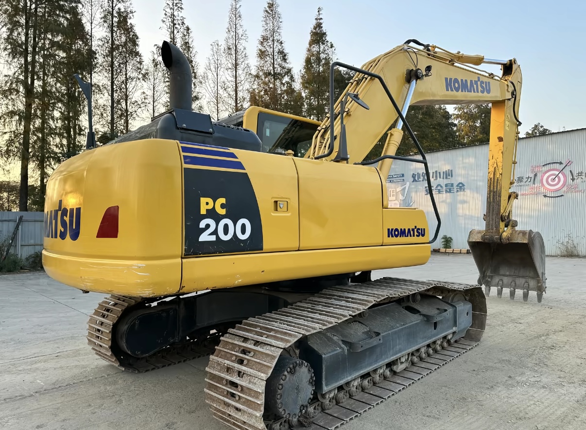 Komatsu PC300 crawler hydraulic excavator