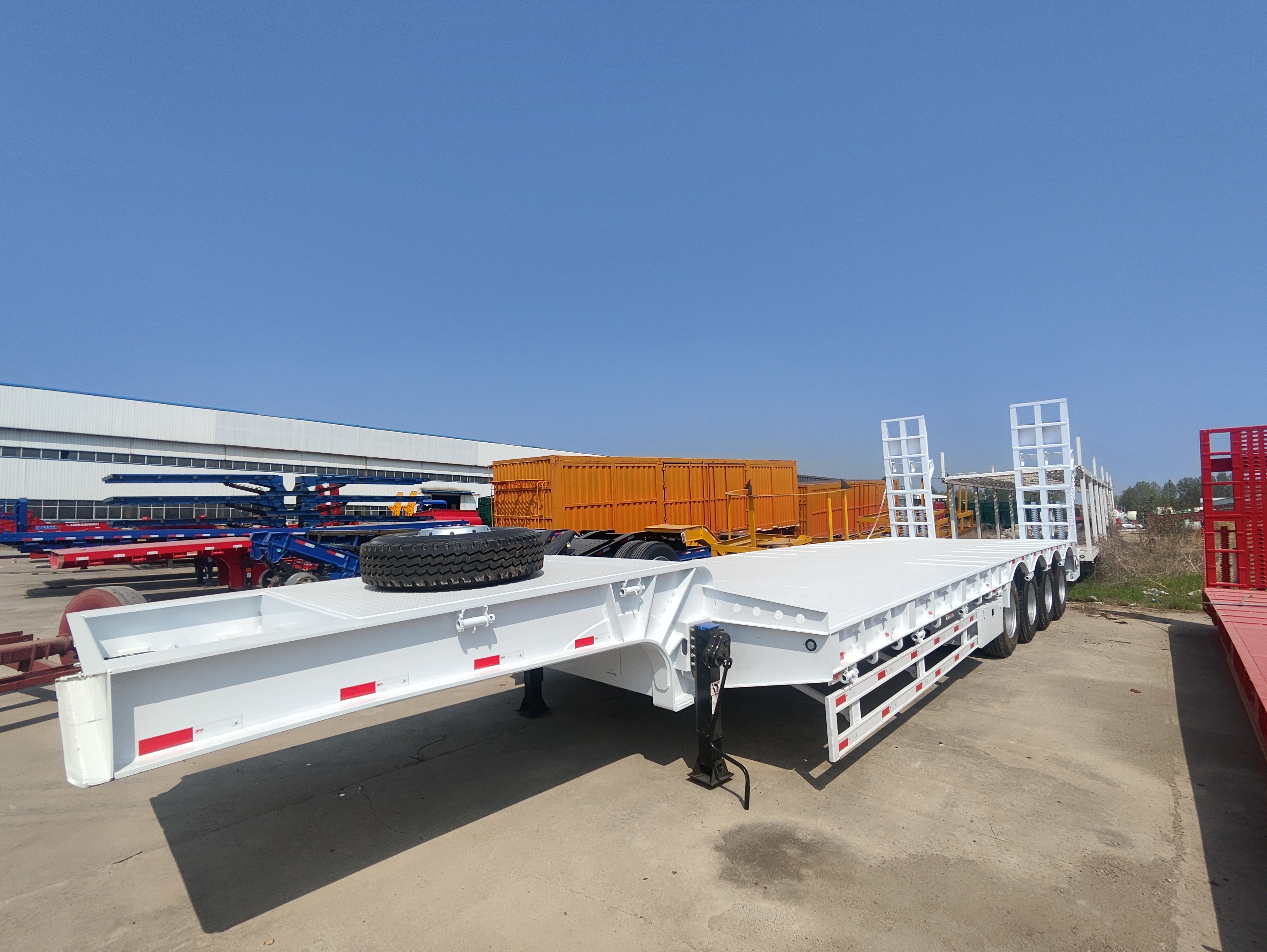 3-Axle Low Bed Semi-Trailer 13m×3m Wide Platform Top16mm Bottom18mm Web12mm Manganese Steel Beam Machinery Suspension
