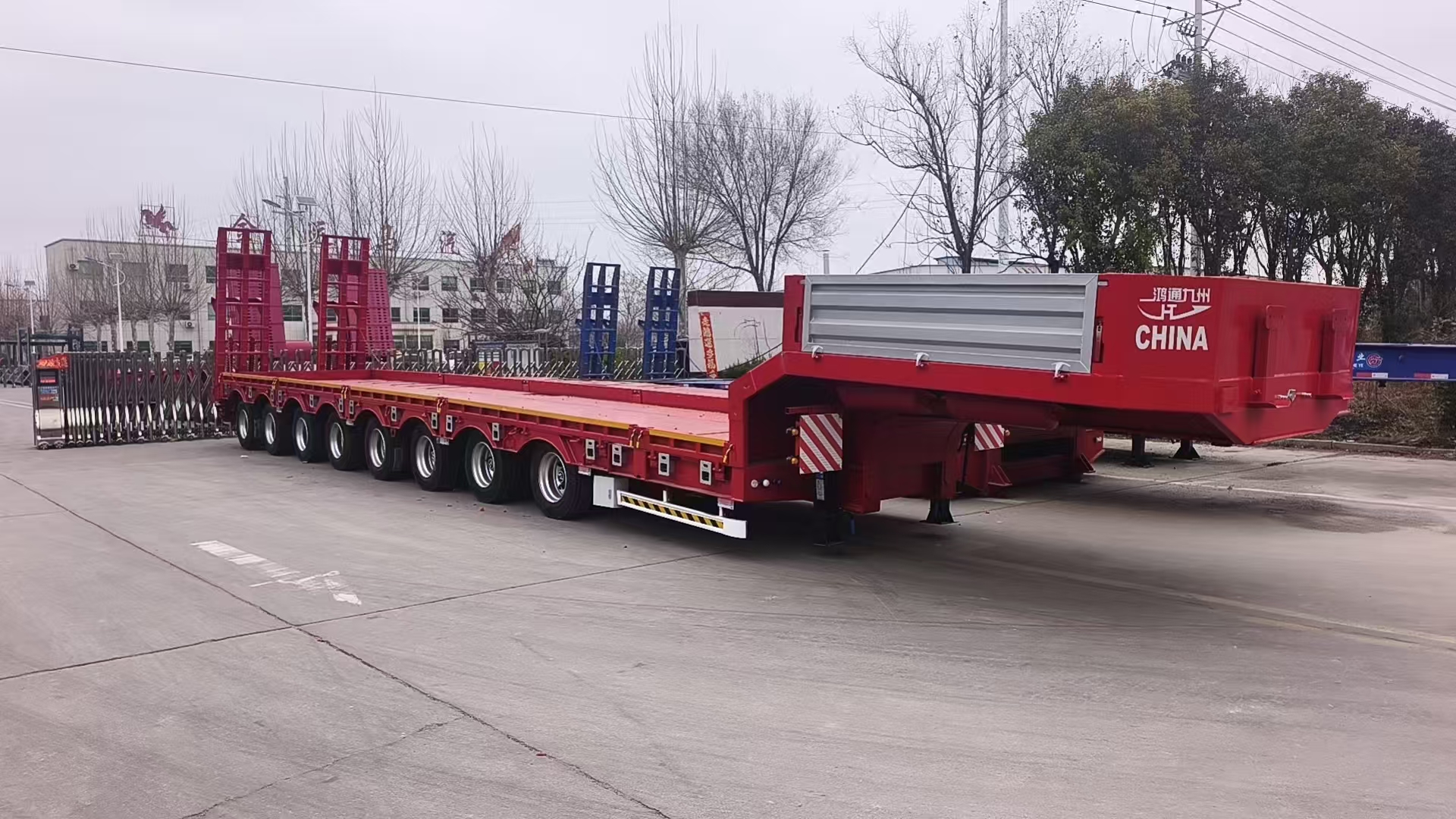 8-Axle Heavy Duty Low Bed Semi-Trailer 100Ton Rated Load Air Balance Suspension With Hydraulic Ramp For Mining Excavator Crusher Transport