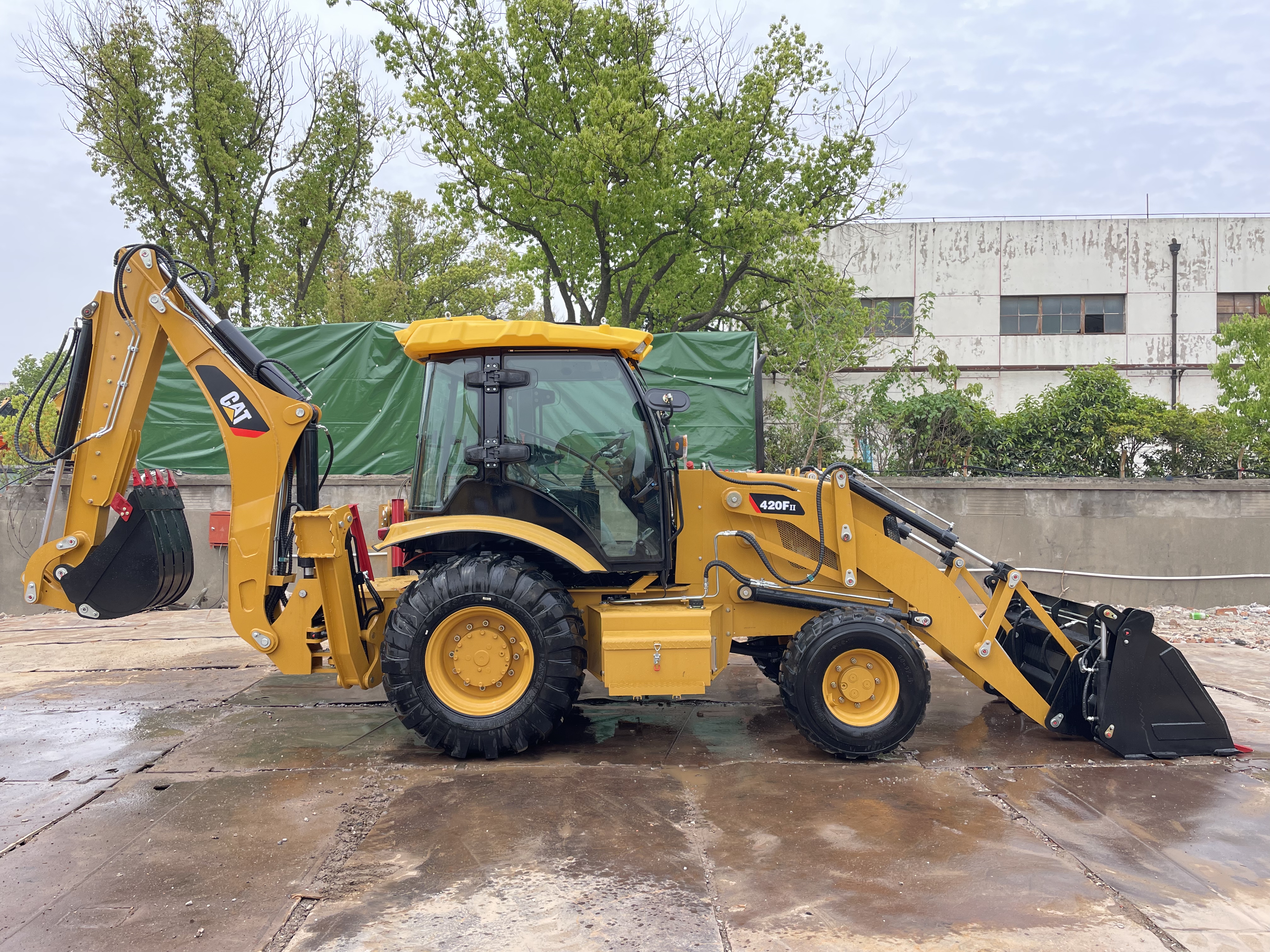CAT 420F2 Backhoe Loader