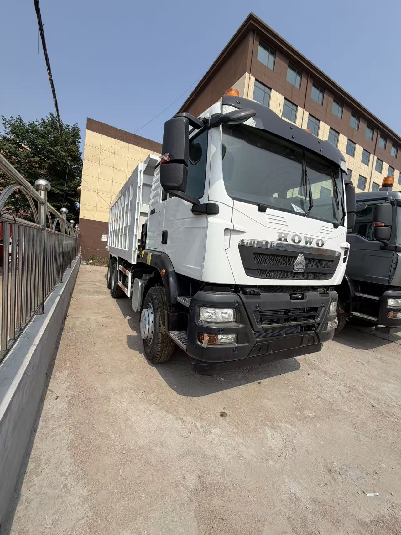 Used SINOTRUK HOWO TX 6×4 Dump Truck 10-wheel Heavy Chassis Diesel & CNG Engine Fast Gearbox Mining Tipper For Africa Middle East