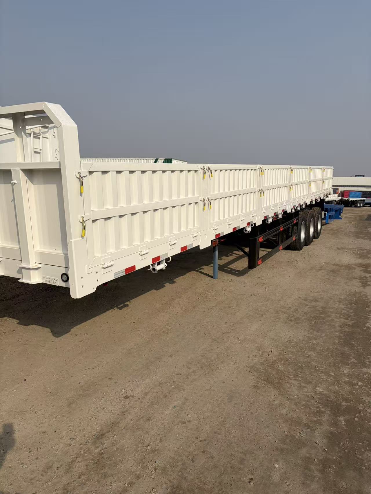 3-Axle Side Wall Semi-Trailer 13m×2.65m Adjustable Side Wall Height Manganese Steel Beam For Container & Bulk Goods Transport