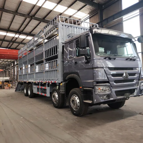 9.6m شاحنة مواشي بطابقين برفع كهربائي 9.6×2.55×4m باب خلفي ثنائي الغرض (مفصلي وساقط) لنقل الأبقار والخيول
