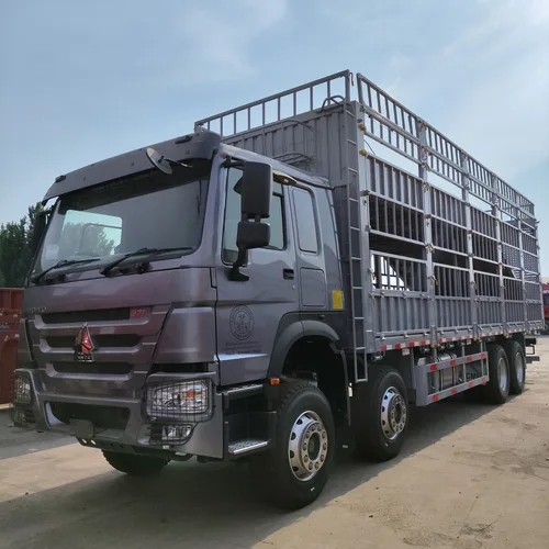 9.6m شاحنة مواشي بطابقين برفع كهربائي 9.6×2.55×4m باب خلفي ثنائي الغرض (مفصلي وساقط) لنقل الأبقار والخيول