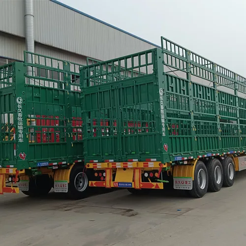 New Heavy Manganese Steel Frame Livestock Carrier With Standard Double Swing Rear Door For Overseas Farm Live Cattle Horse Transport