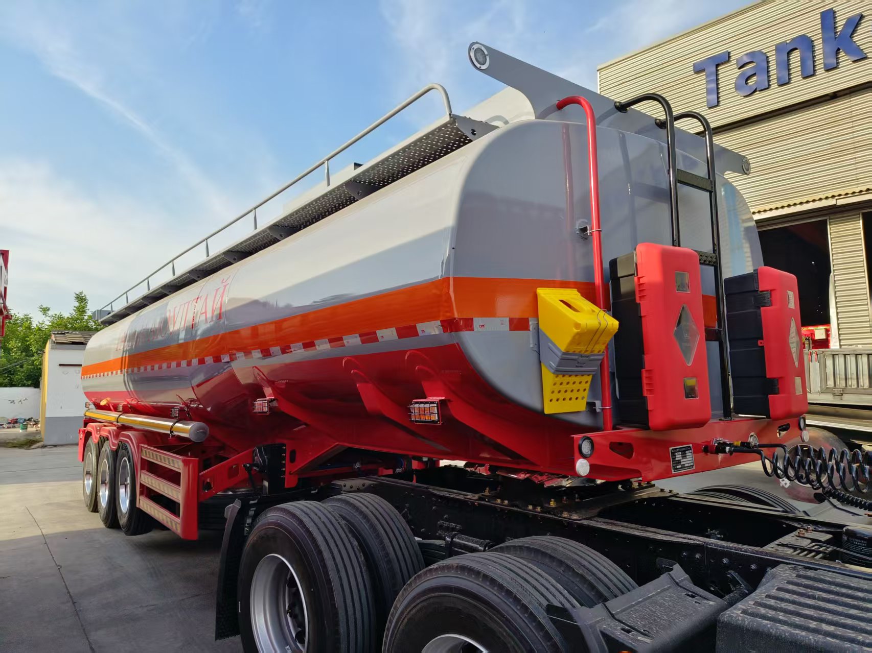 Custom Multi-compartment Liquid Tank Semi-Trailer Split Tank With Screw Connection For Africa Central Asia Export