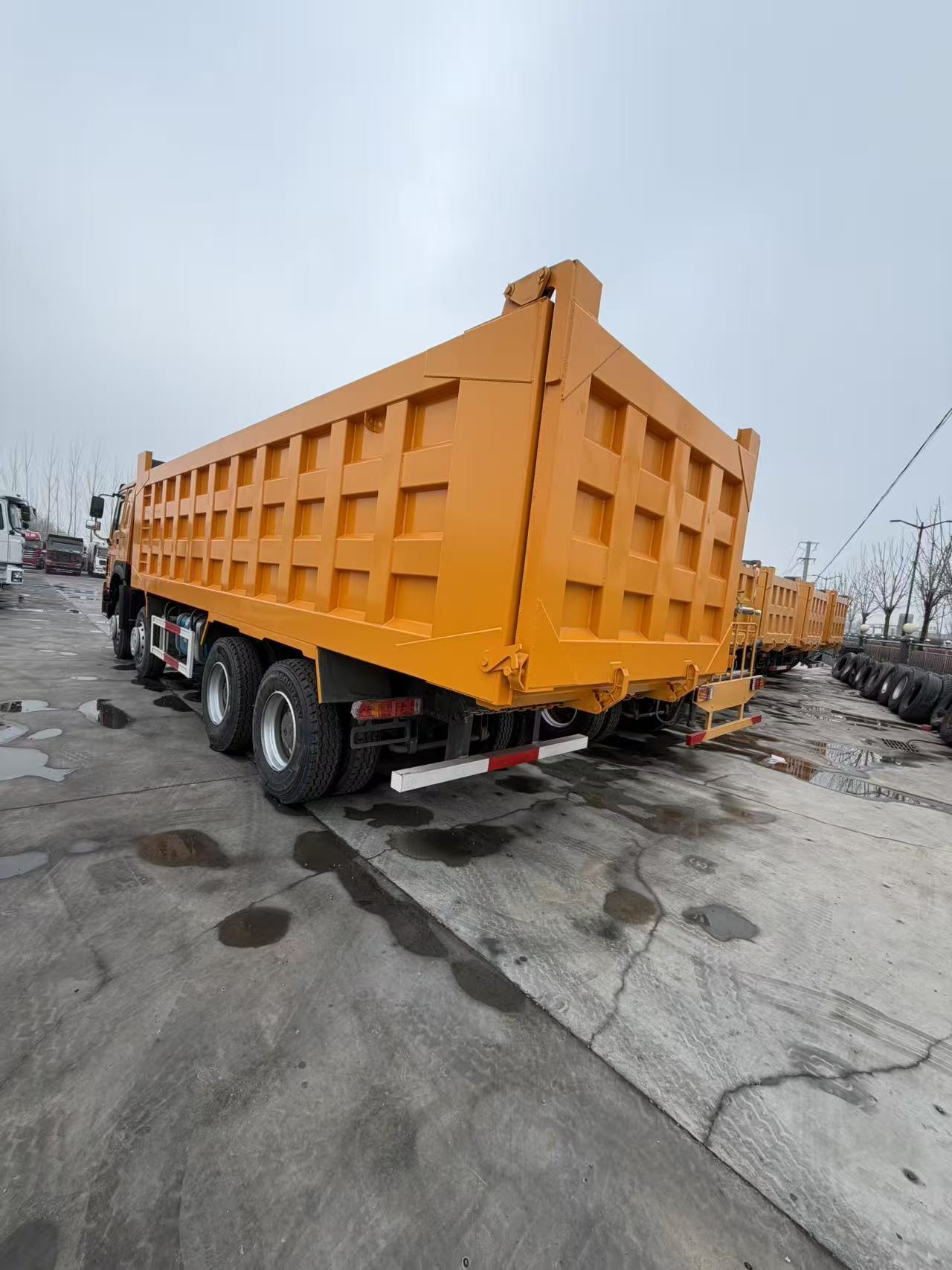 Used SINOTRUK HOWO 8X4 Dump Truck 371HP Big Pump Engine Euro II Standard Reinforced Chassis & Box For Mine Waste Transport Africa Middle East