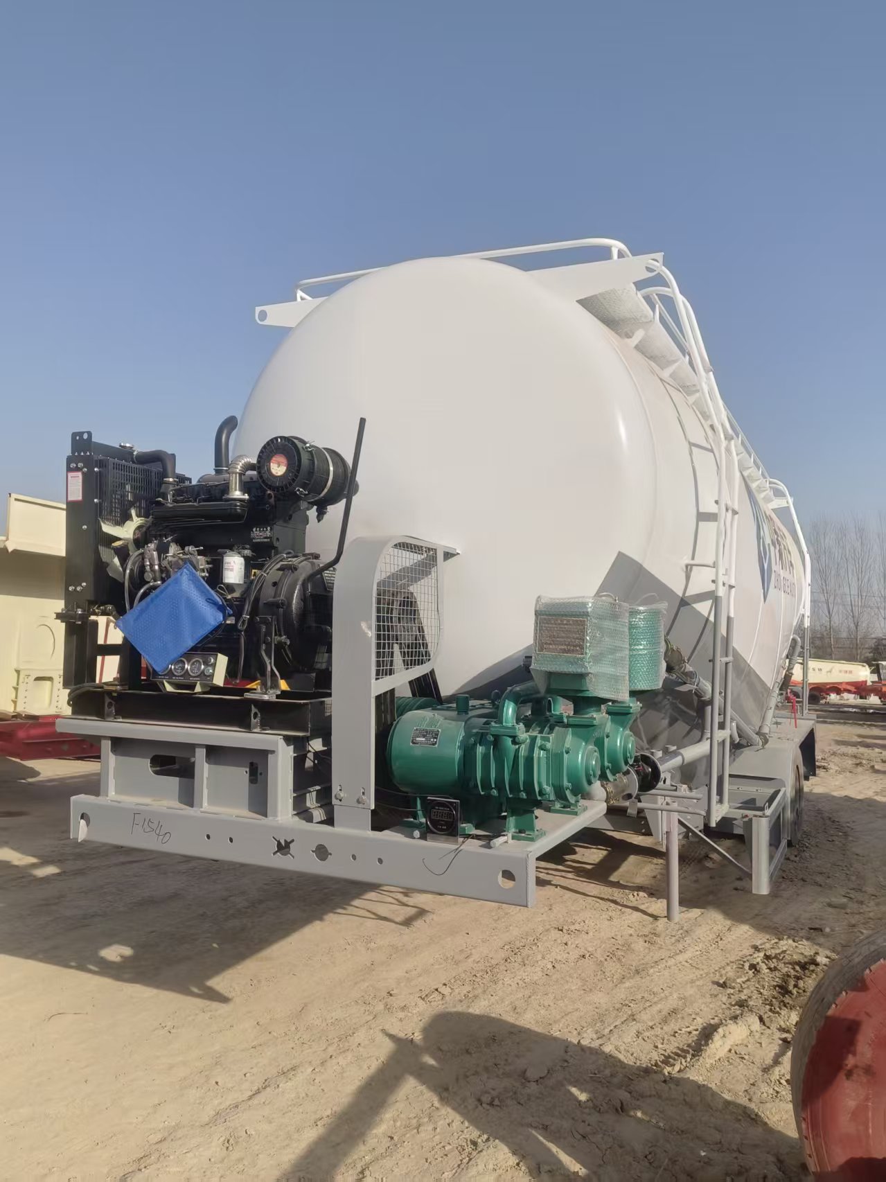 Custom Export 35CBM Bulk Cement Powder Tank Semi-Trailer With Independent Diesel Engine Air Compressor For Fly Ash Lime Transport