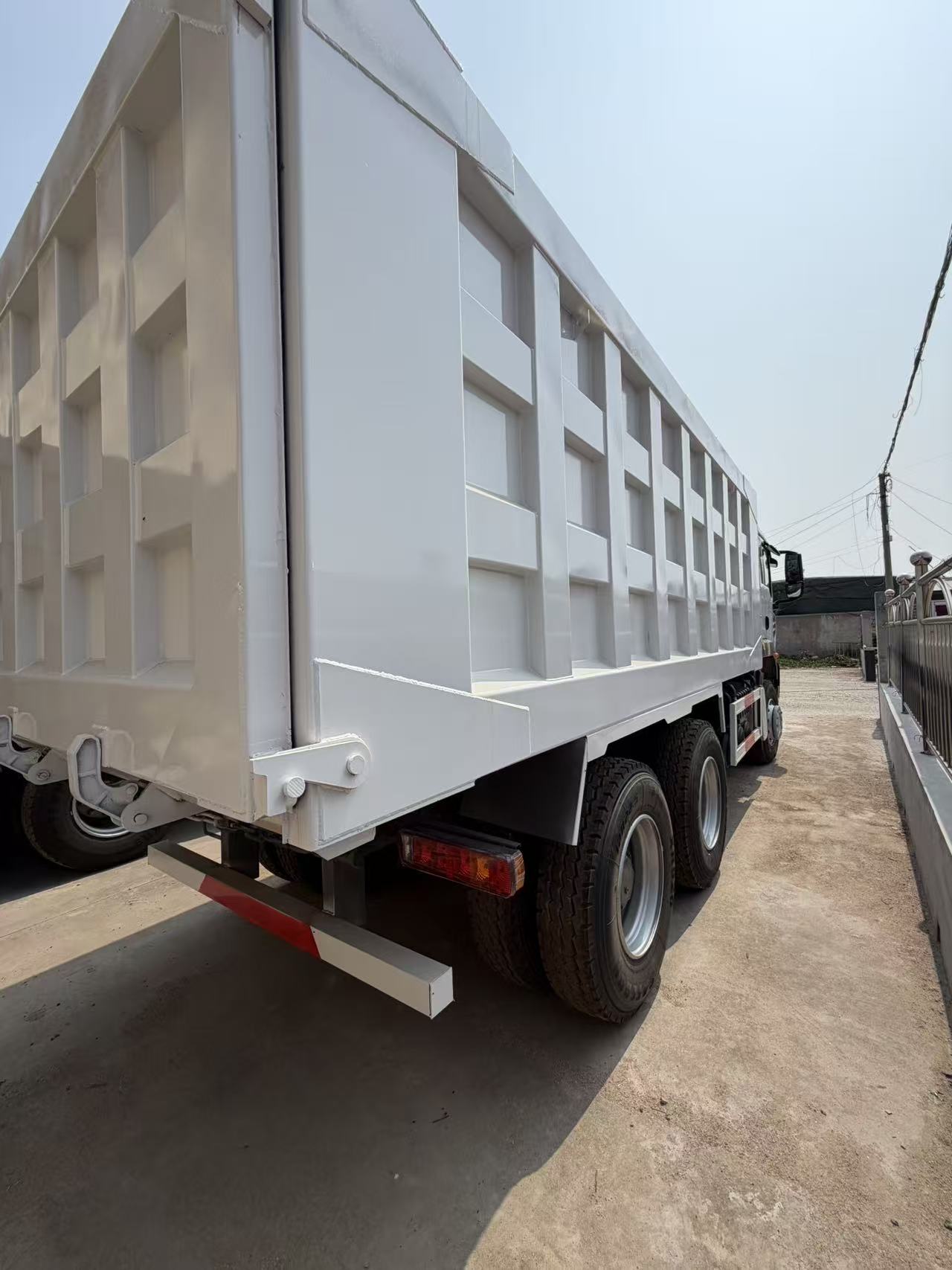 Used SINOTRUK HOWO TX 6×4 Dump Truck 10-wheel Heavy Chassis Diesel & CNG Engine Fast Gearbox Mining Tipper For Africa Middle East