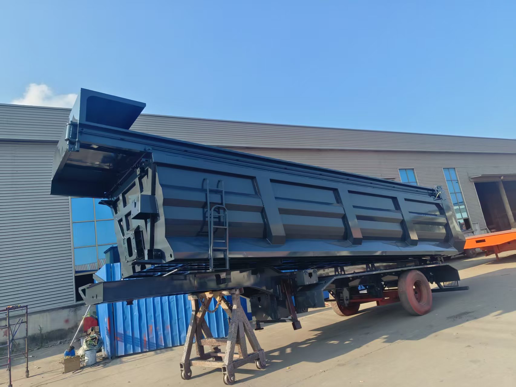 U Shape End Tipper Trailer With Electric Chain Tarpaulin Export Standard Lights FUWA 13T Axles Complete Export Certificate