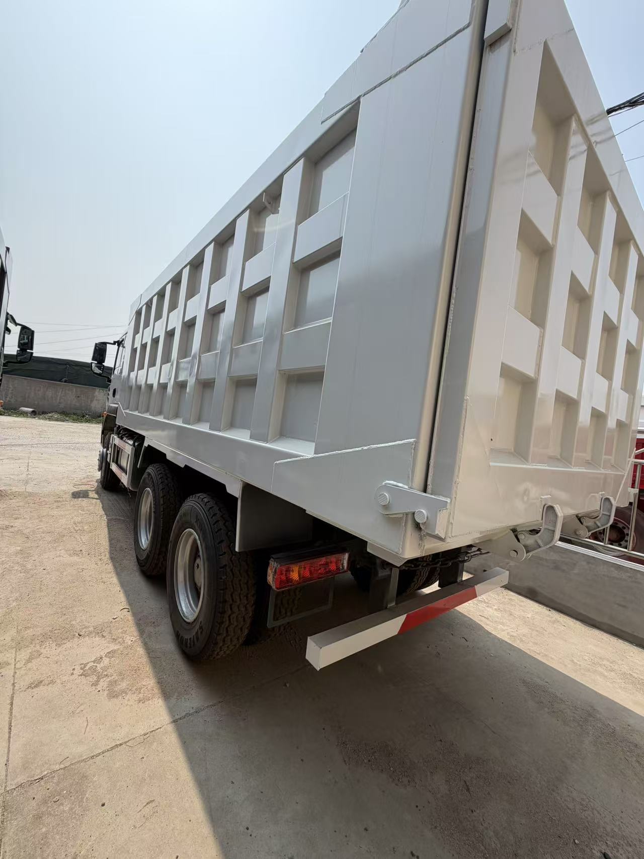 Used SINOTRUK HOWO TX 6×4 Dump Truck 10-wheel Heavy Chassis Diesel & CNG Engine Fast Gearbox Mining Tipper For Africa Middle East