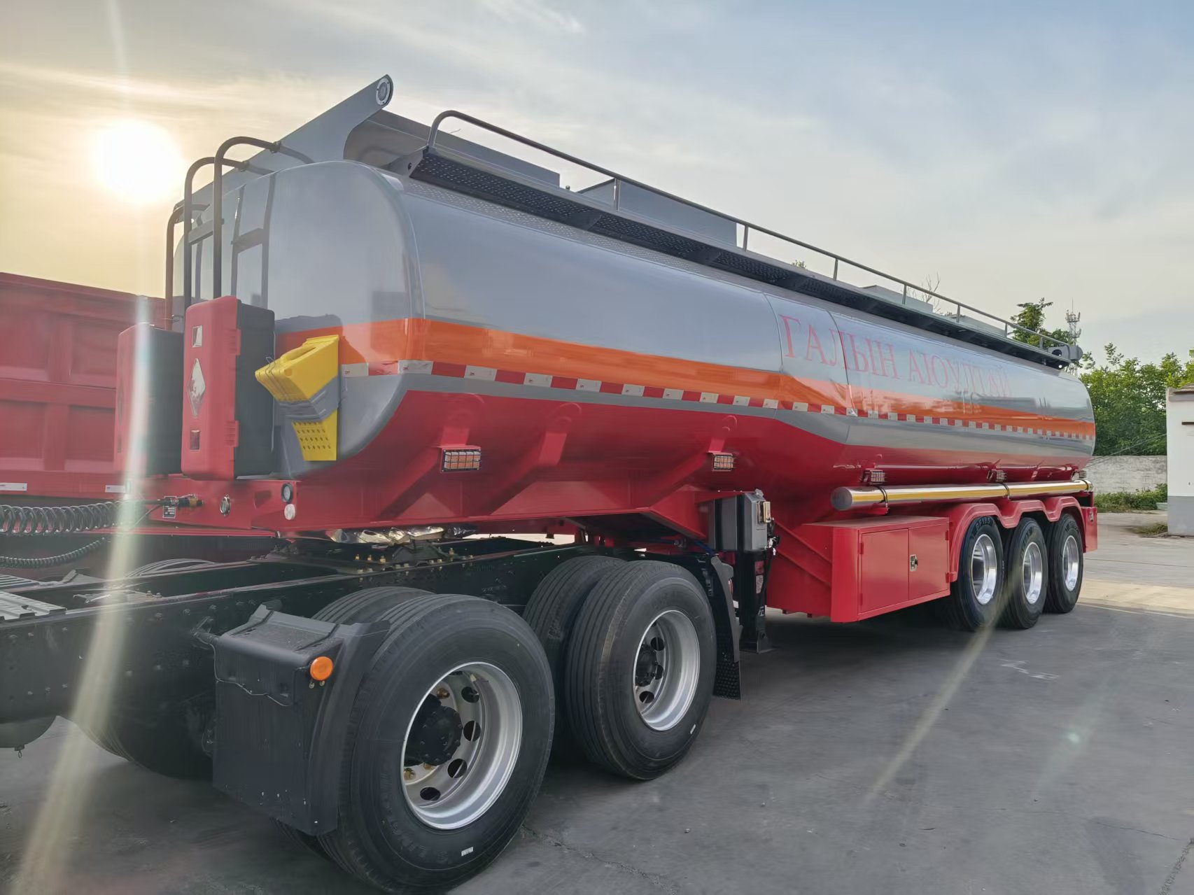 Custom Multi-compartment Liquid Tank Semi-Trailer Split Tank With Screw Connection For Africa Central Asia Export
