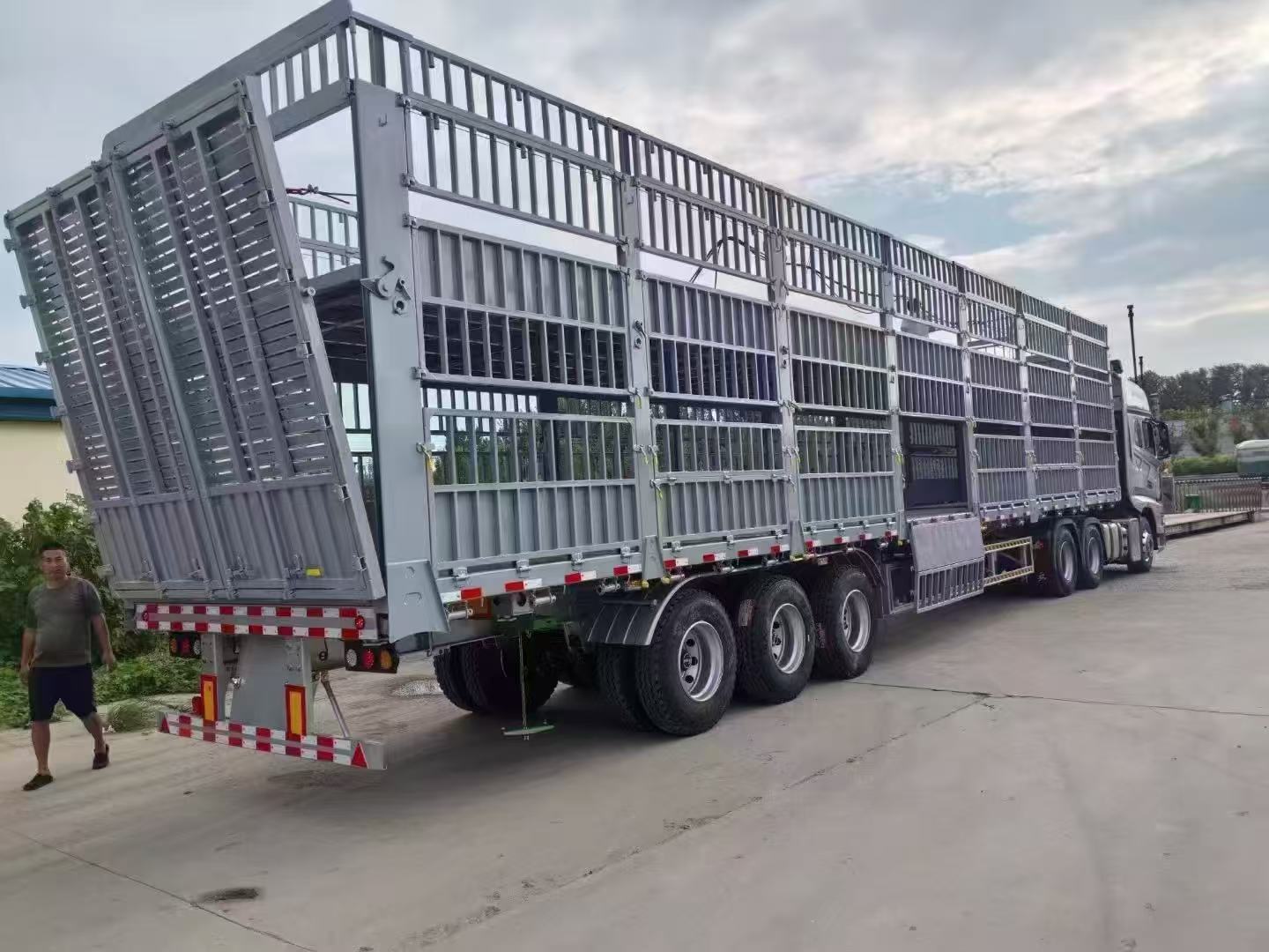 16m Gooseneck Double Deck Livestock Fence Semi-Trailer Adjustable Cattle Floor For Cattle Sheep Transport Complete Legal Papers