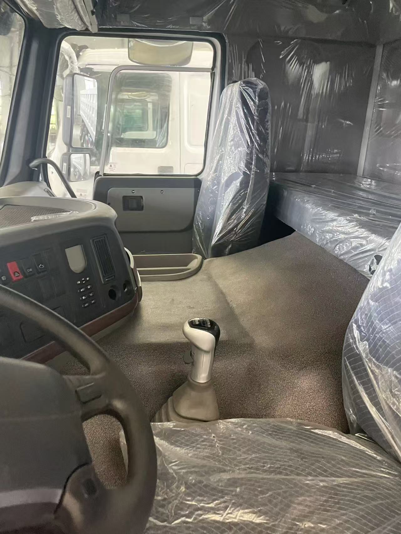 Remanufactured SINOTRUK HOWO 8×4 Dump Truck 371HP Euro II/III For Mine Ore Haulage Export